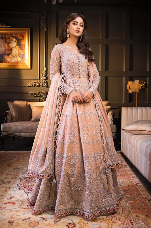 Ditch the Crowds, Find Your Dreams: A Guide to Online Wedding Dress Shopping in Pakistan
