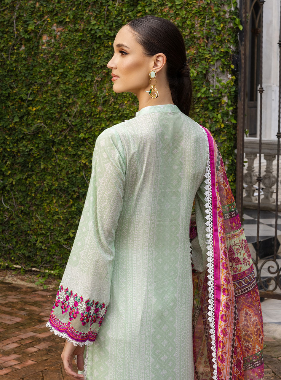 Tahra Lawn By Zainab Chottani