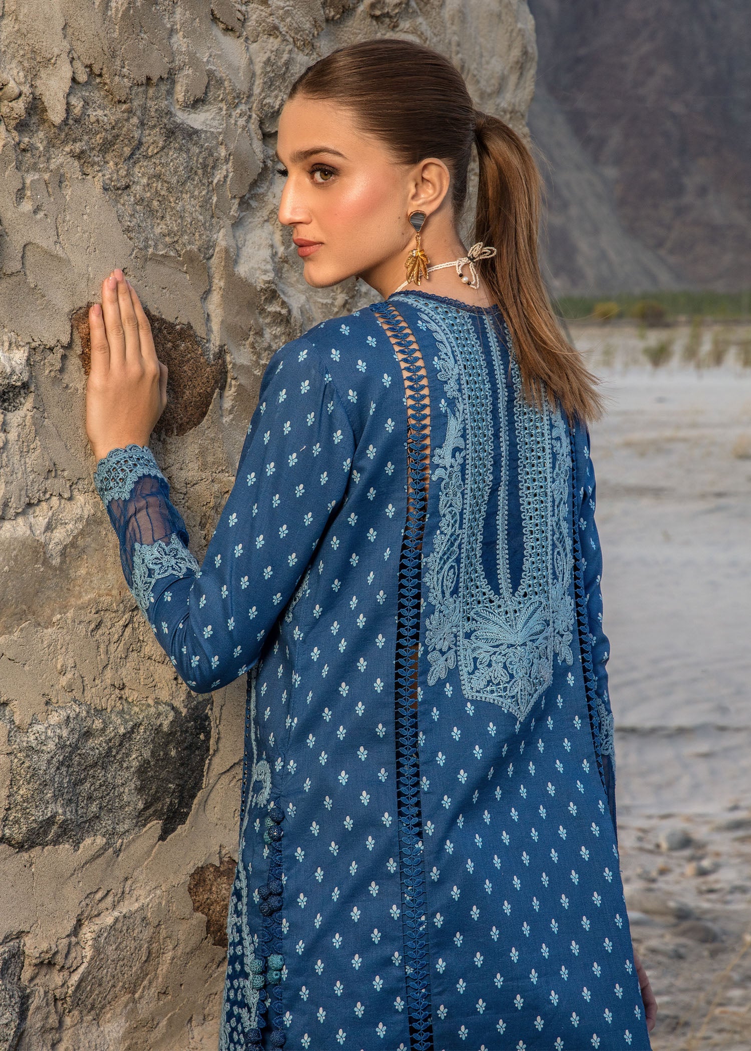 Crimson Luxury Embroidered Lawn Collection 24 (1B)