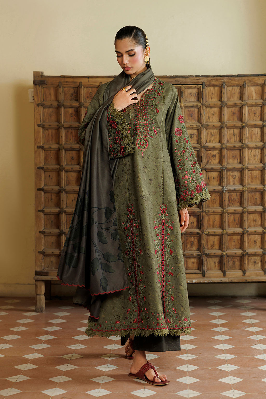 IZNIK PRE-FALL '26