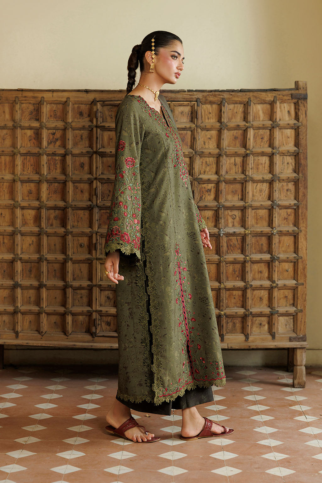 IZNIK PRE-FALL '26