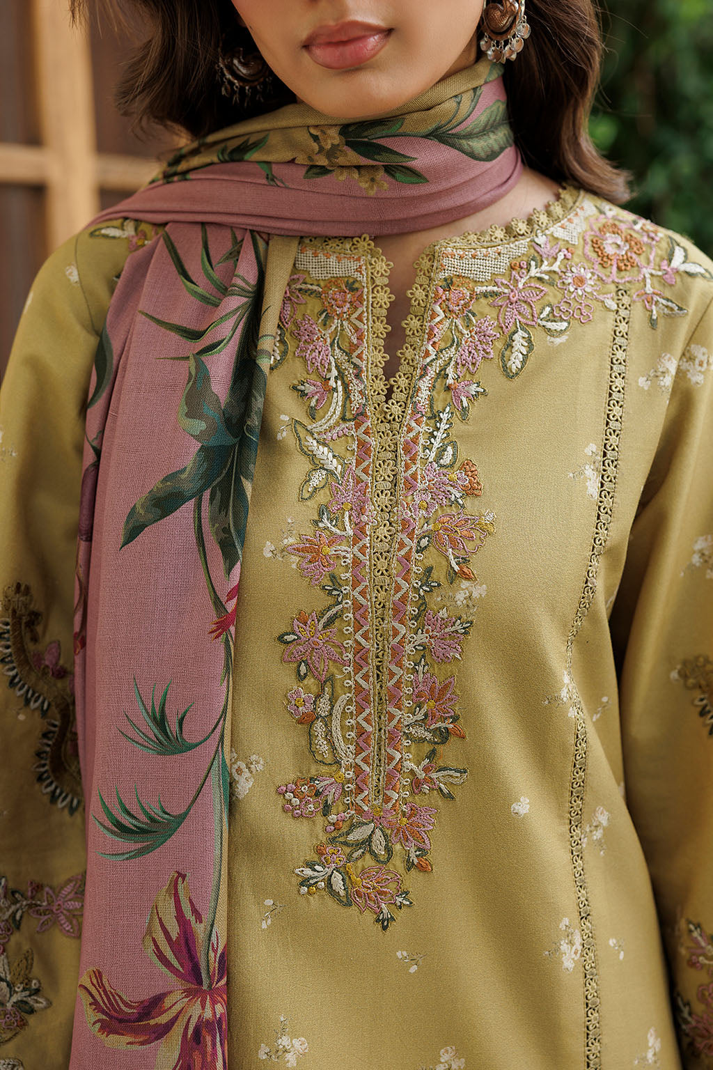 IZNIK PRE-FALL '26