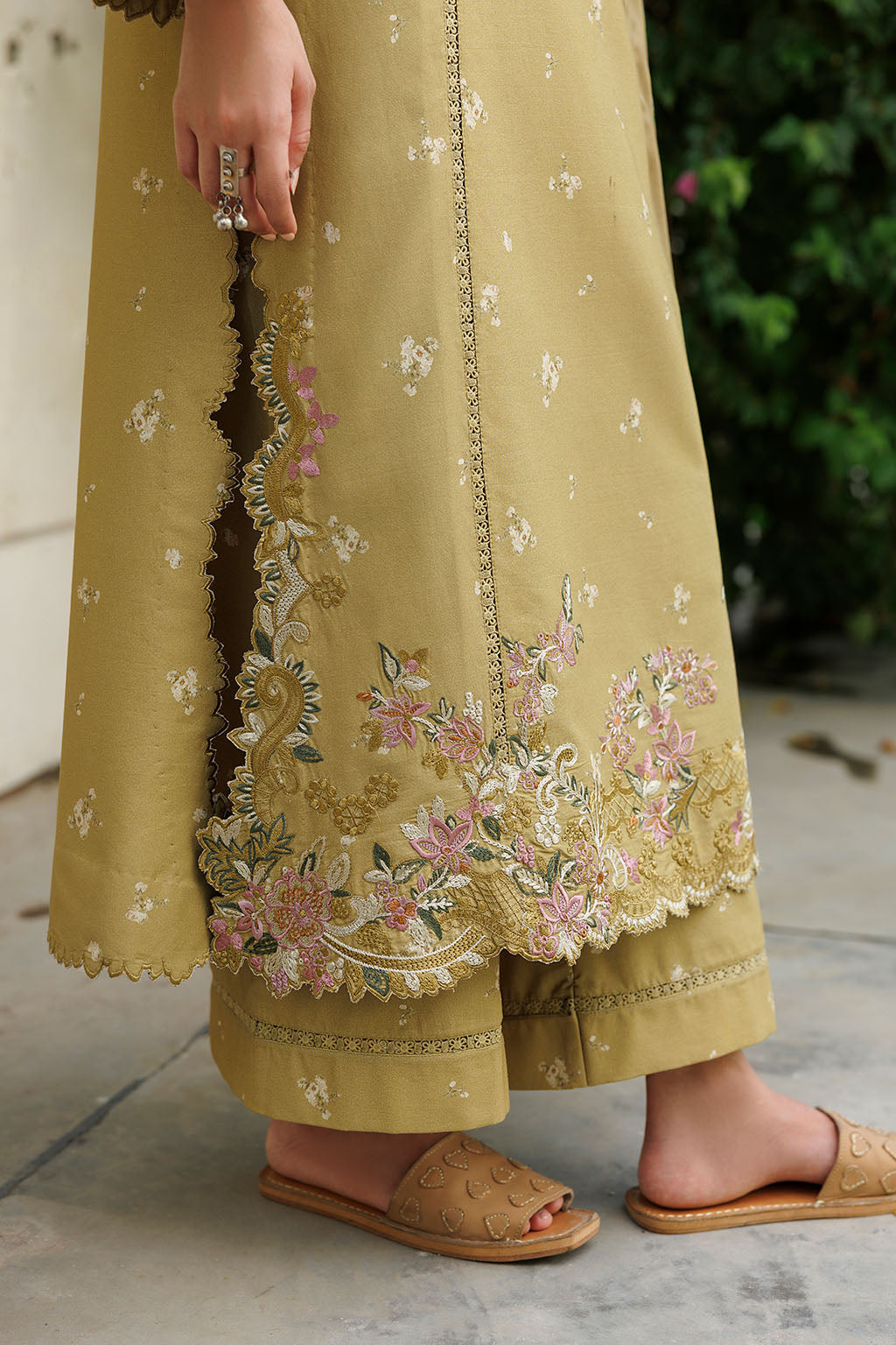 IZNIK PRE-FALL '26