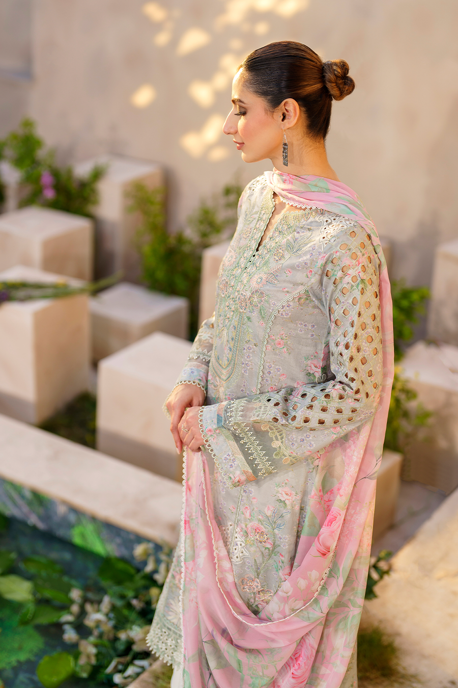 Iznik Festive Luxury Lawn Collection 24 (07)