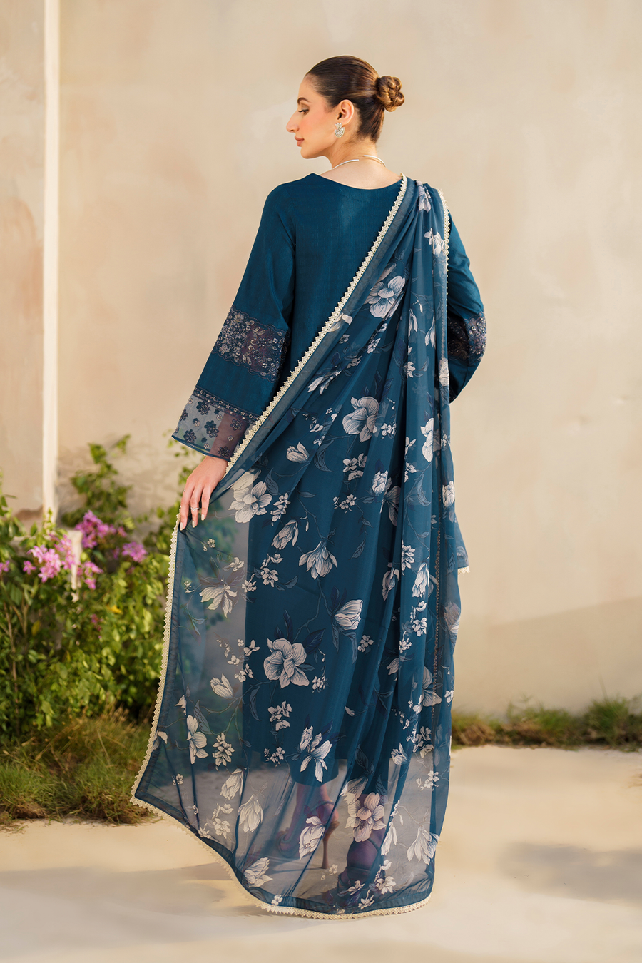 Iznik Festive Luxury Lawn Collection 24 (01)