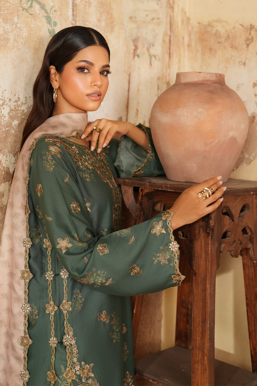 Pre Fall '25 By Iznik