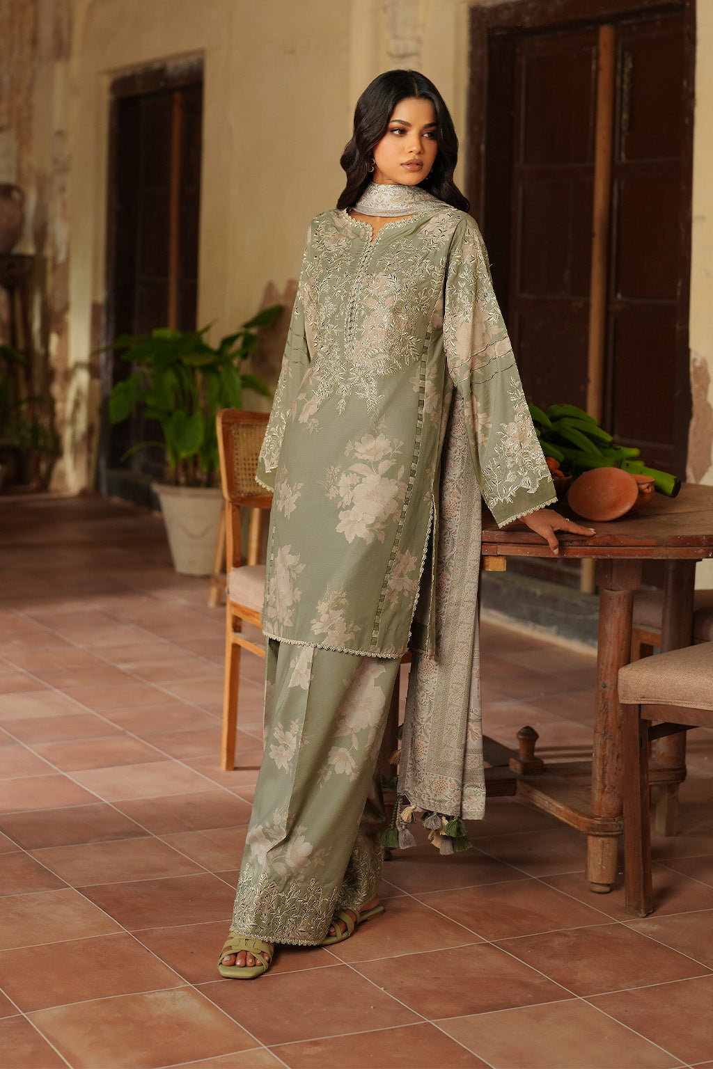 Pre Fall '25 By Iznik