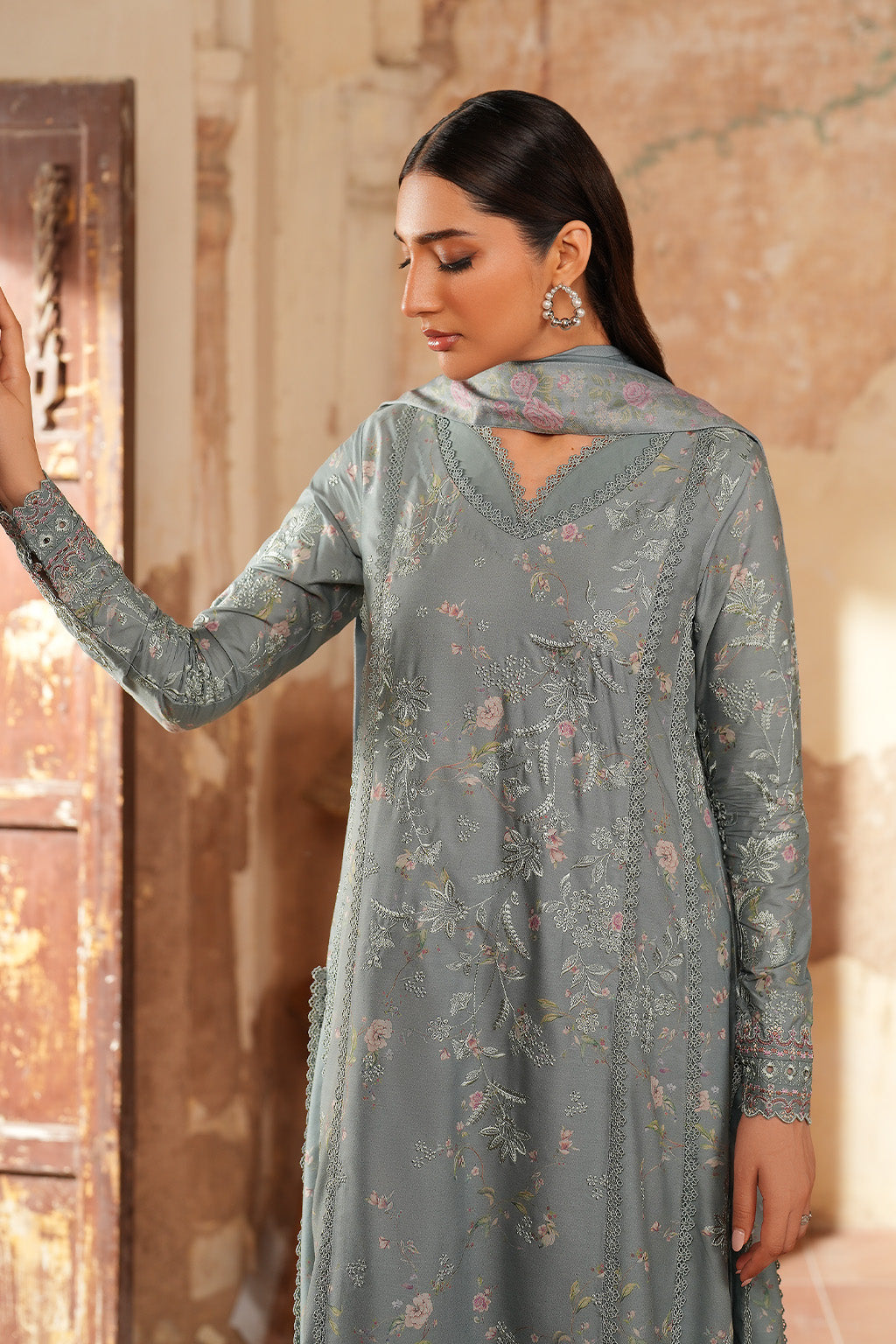 Pre Fall '25 By Iznik