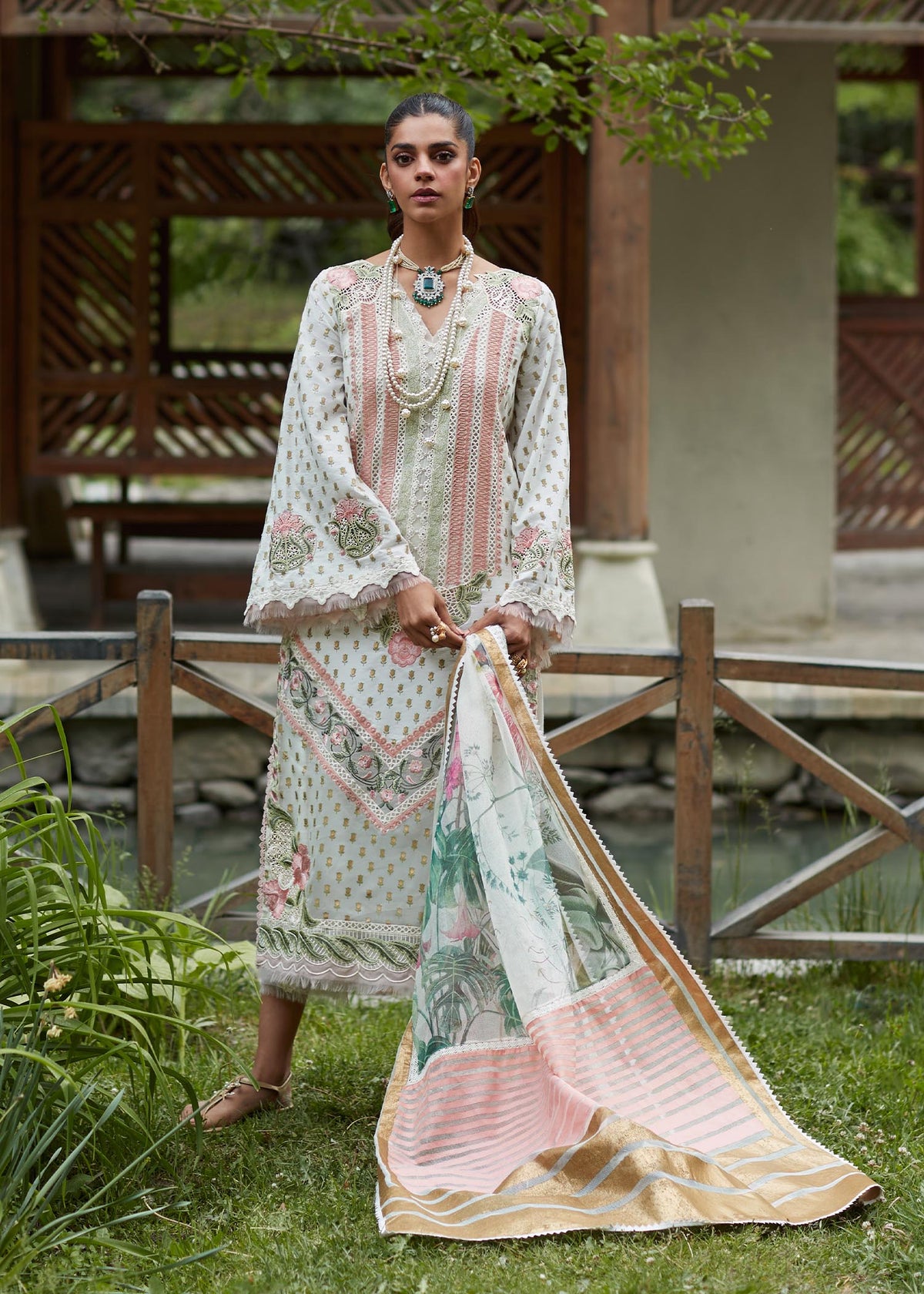 Crimson Luxury Lawn Saira Shakira