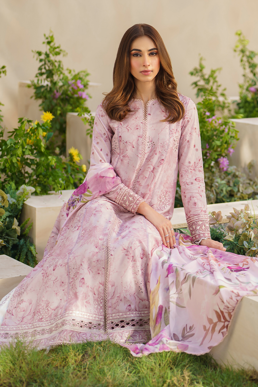 Iznik Festive Luxury Lawn Collection 24 (06)