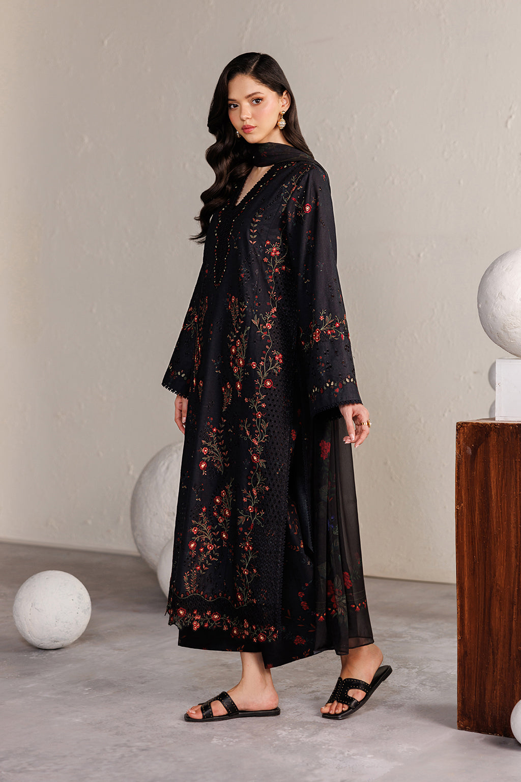Iznik Festive Lawn 26
