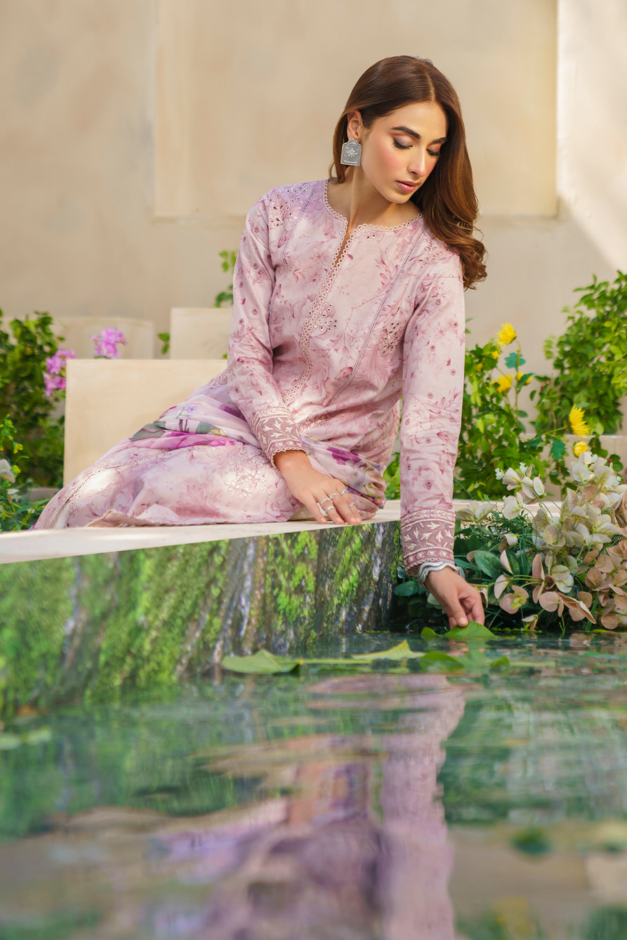 Iznik Festive Luxury Lawn Collection 24 (06)