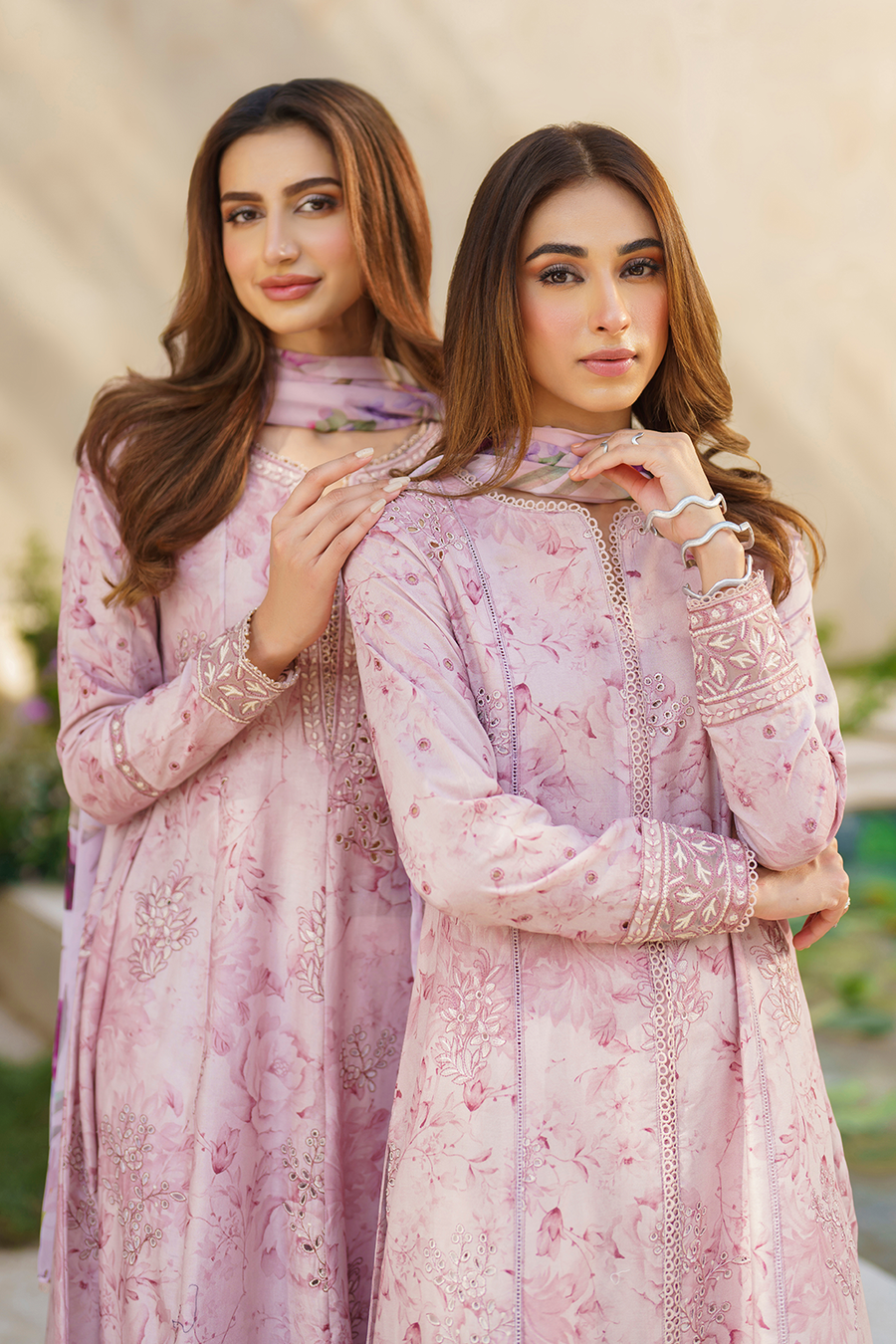 Iznik Festive Luxury Lawn Collection 24 (06)