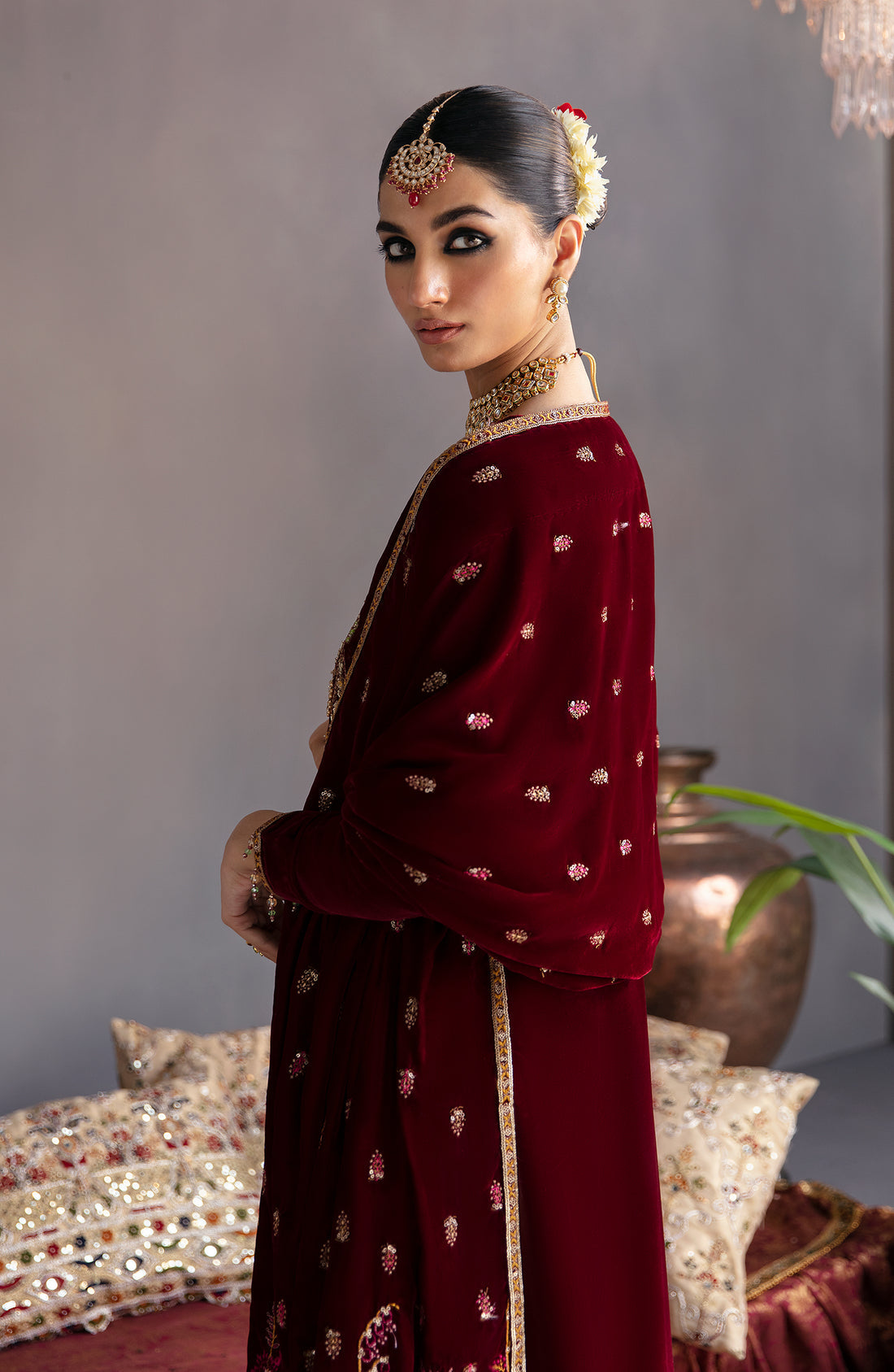 Makhmal Luxury Embroidered Velvet Collection By Emaan Adee 02