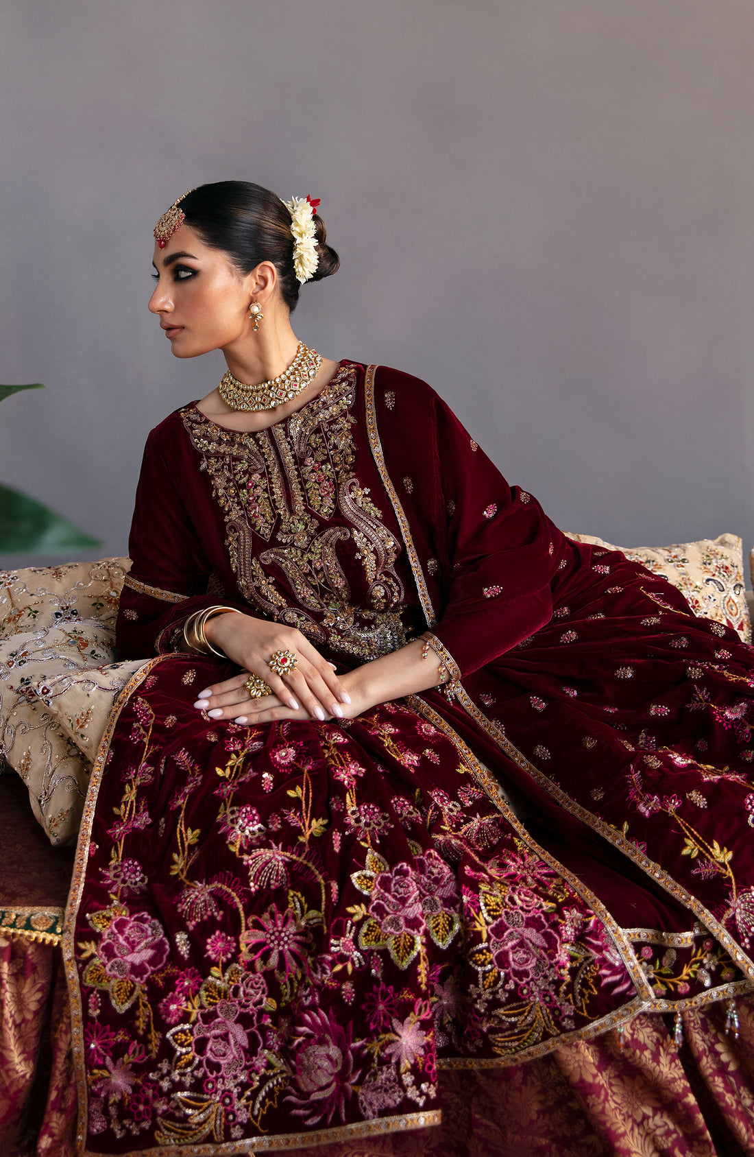 Makhmal Luxury Embroidered Velvet Collection By Emaan Adee 02