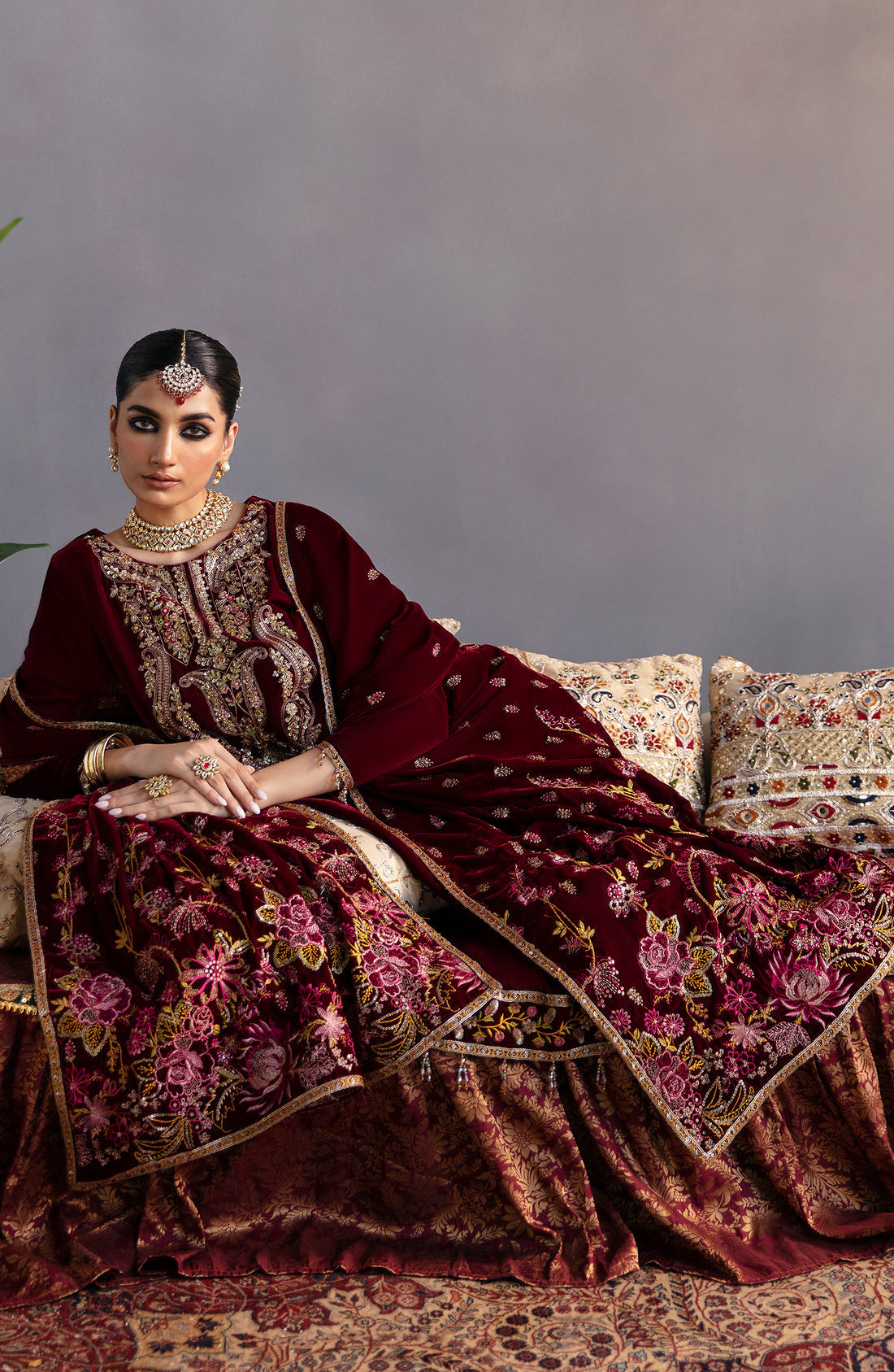 Makhmal Luxury Embroidered Velvet Collection By Emaan Adee 02