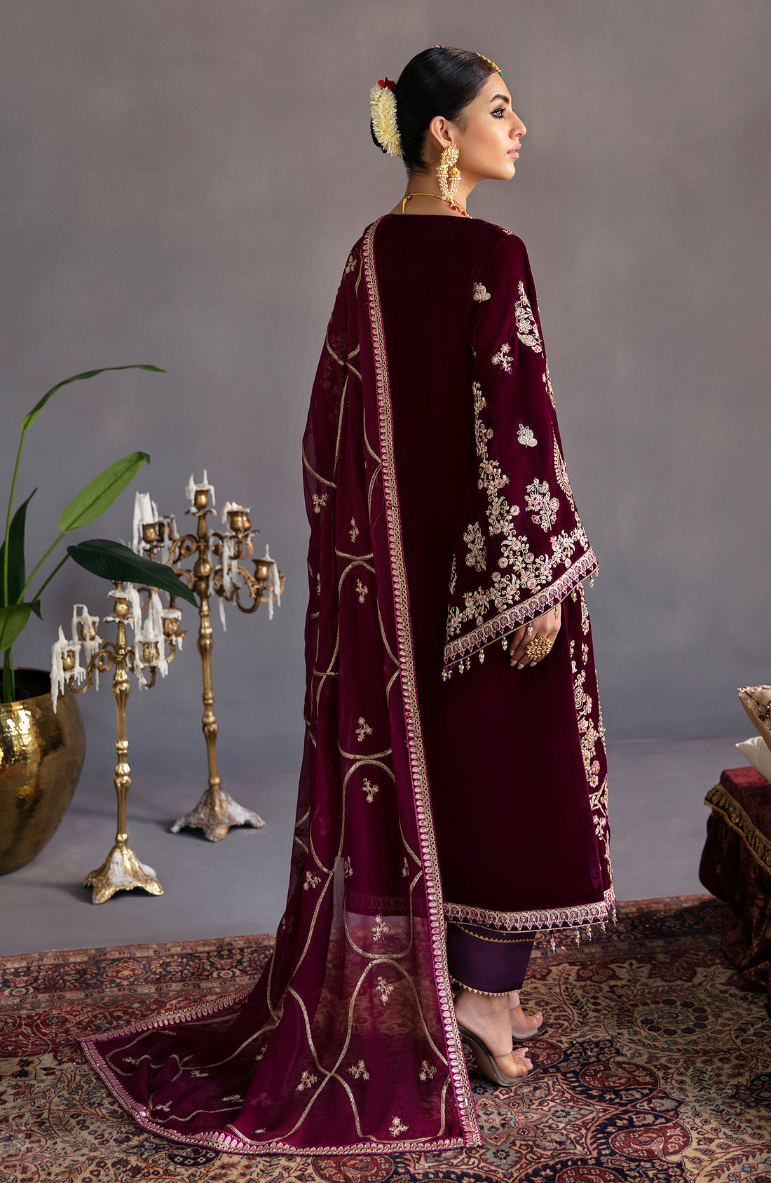 Makhmal Luxury Embroidered Velvet Collection By Emaan Adee 04