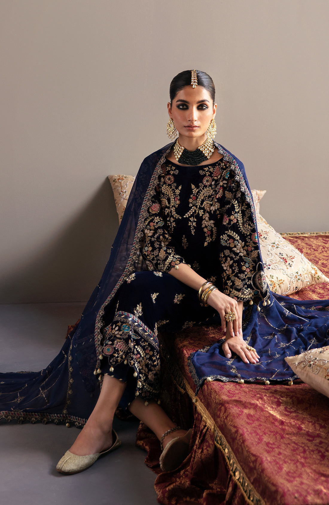 Makhmal Luxury Embroidered Velvet Collection By Emaan Adee 03