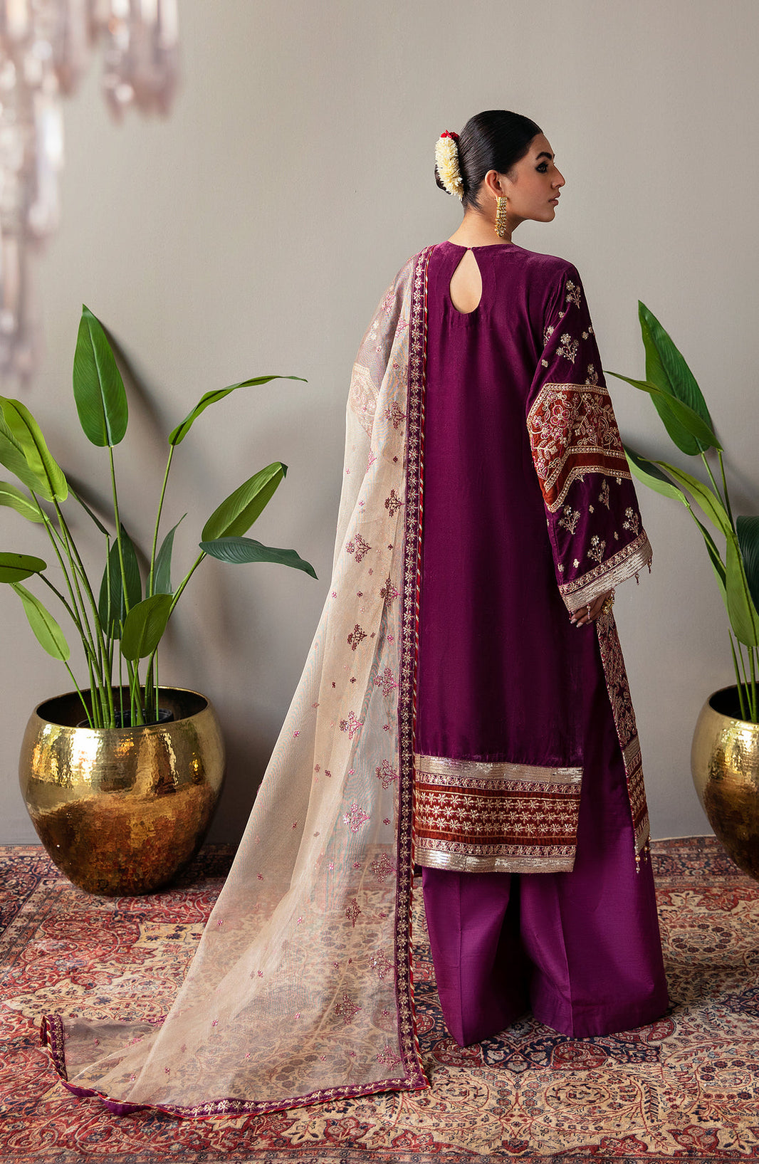 Makhmal Luxury Embroidered Velvet Collection By Emaan Adee 05