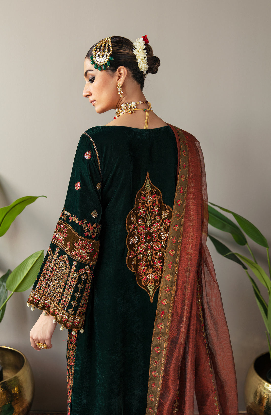 Makhmal Luxury Embroidered Velvet Collection By Emaan Adee 06