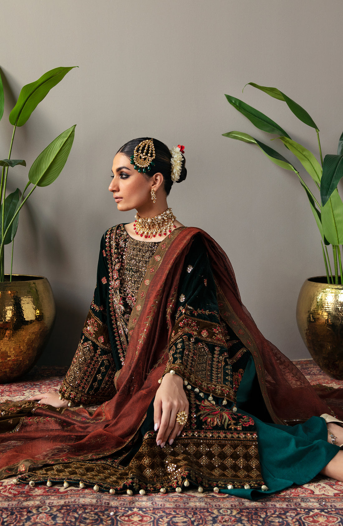 Makhmal Luxury Embroidered Velvet Collection By Emaan Adee 06