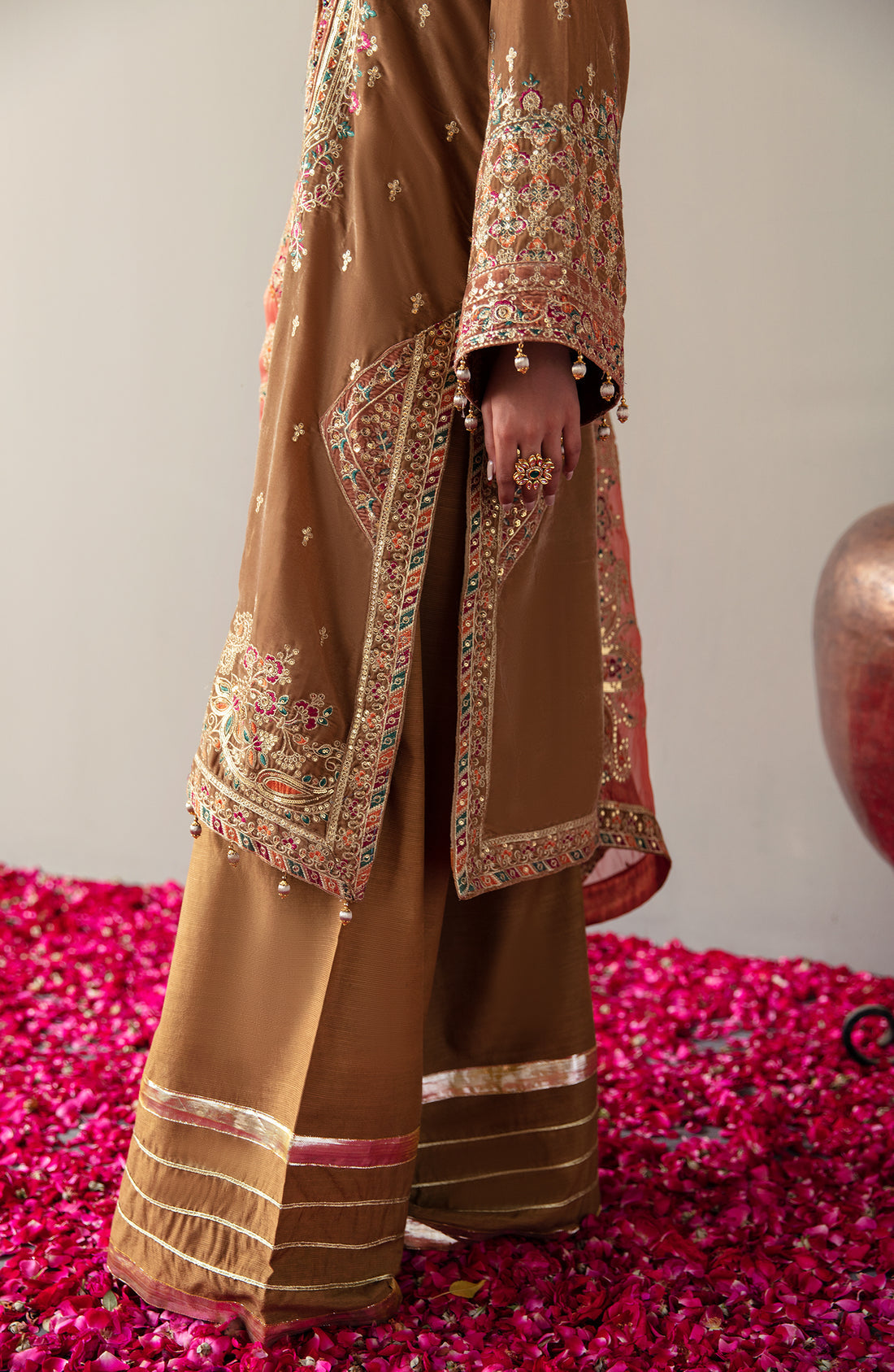 Makhmal Luxury Embroidered Velvet Collection By Emaan Adee 07