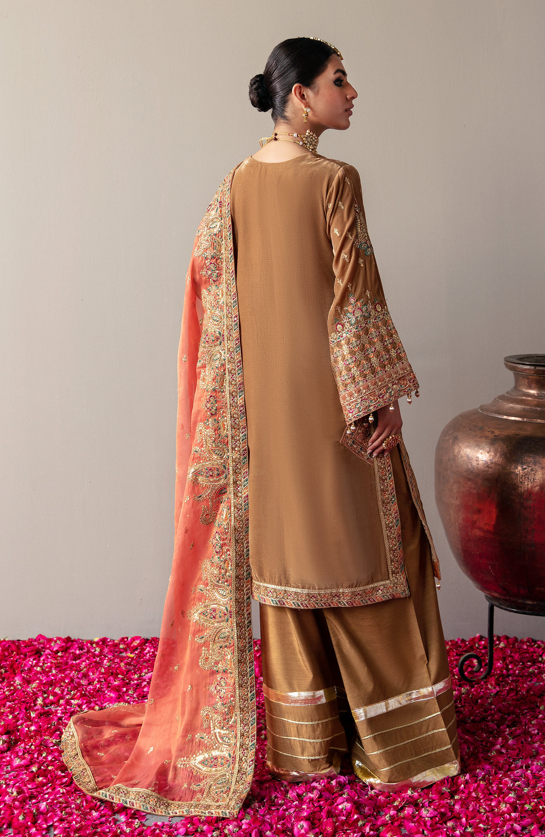 Makhmal Luxury Embroidered Velvet Collection By Emaan Adee 07