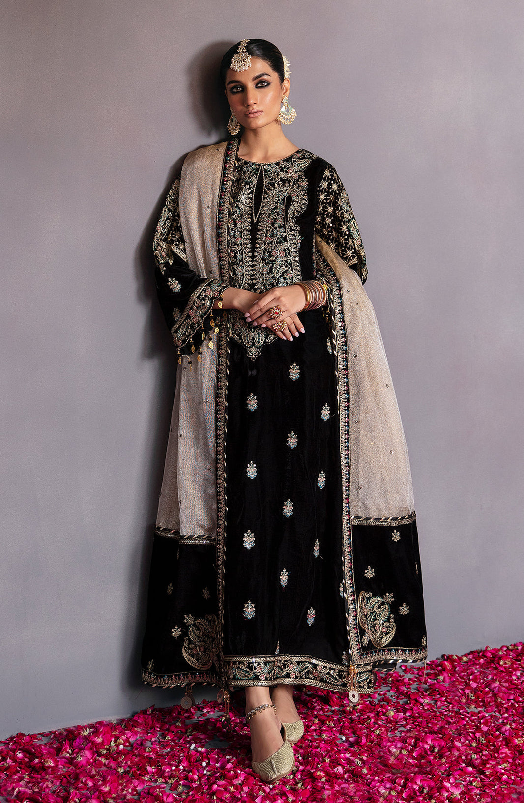 Makhmal Luxury Embroidered Velvet Collection By Emaan Adeel 08