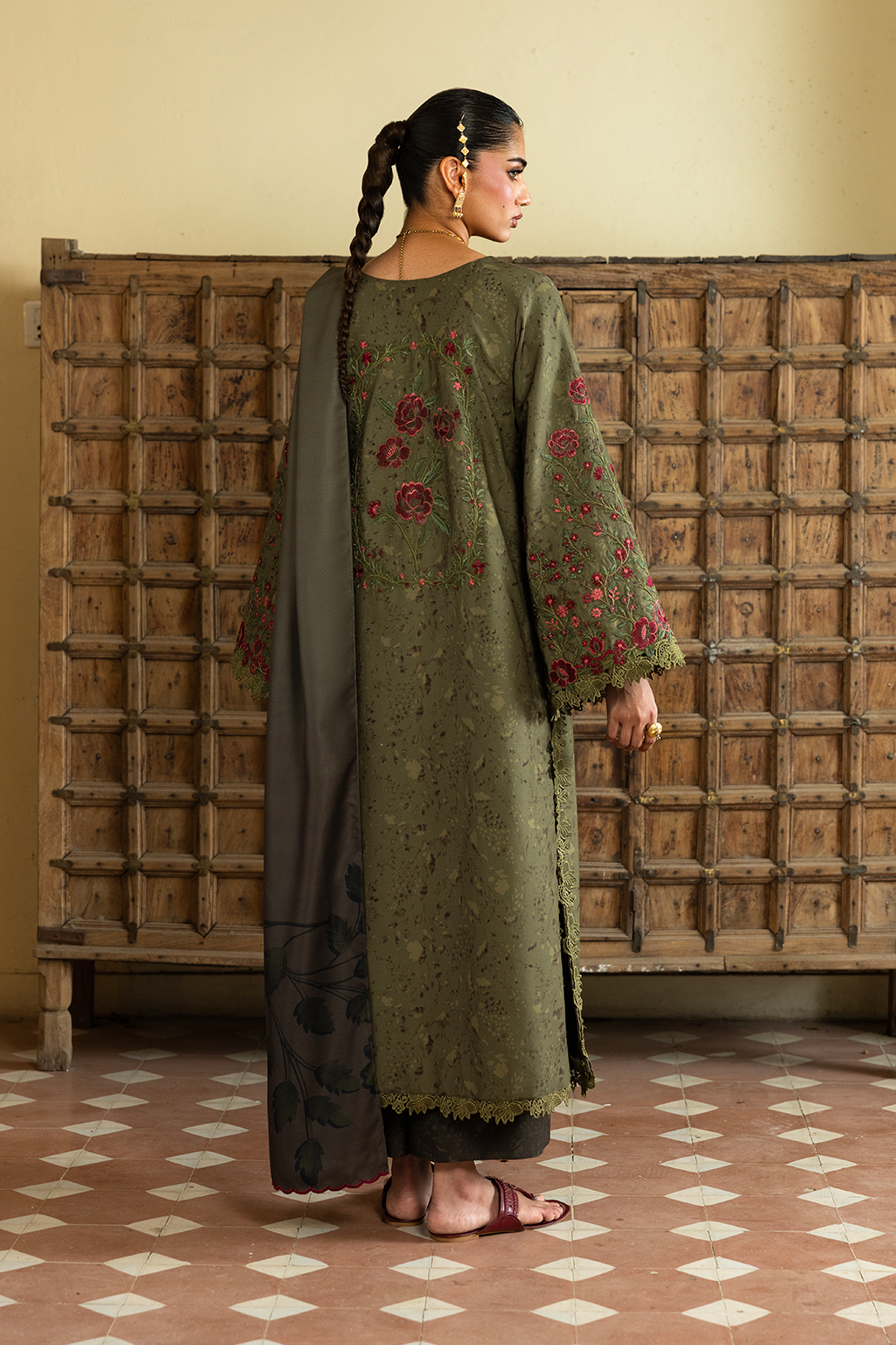 IZNIK PRE-FALL '26