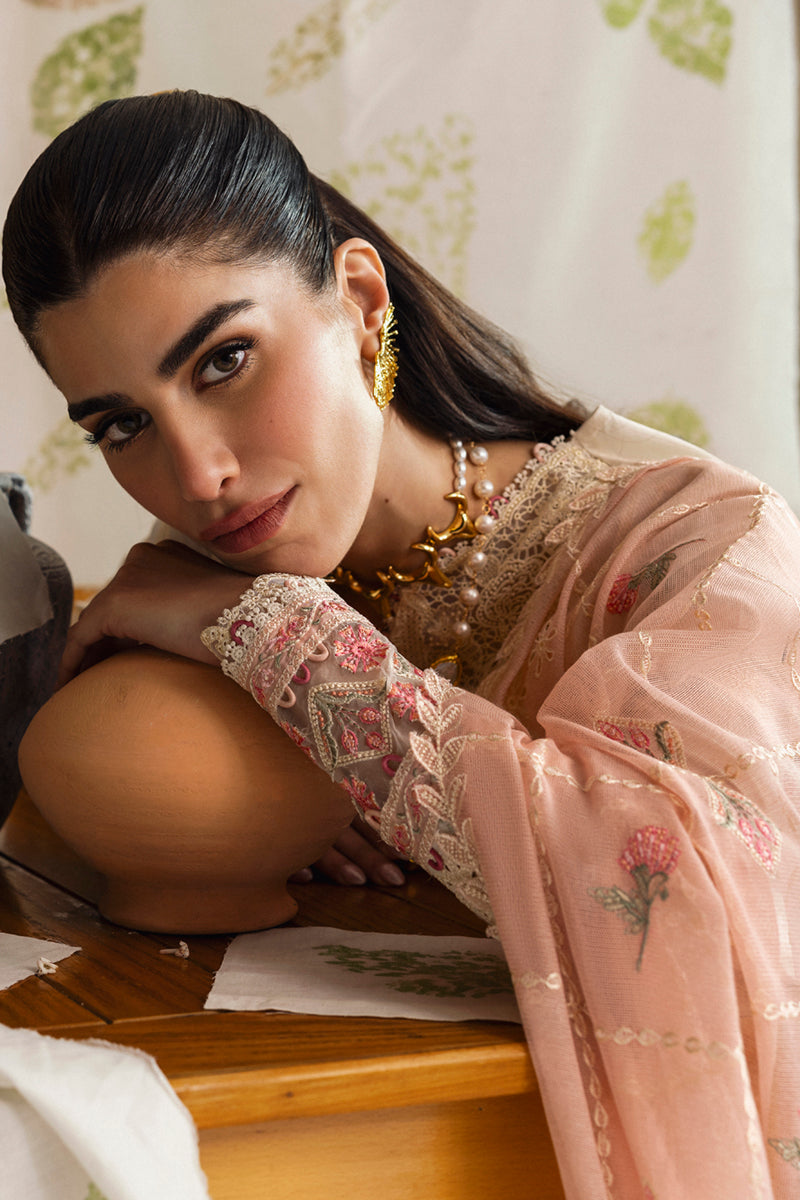 Qalamkar Qlinekari Lawn 25