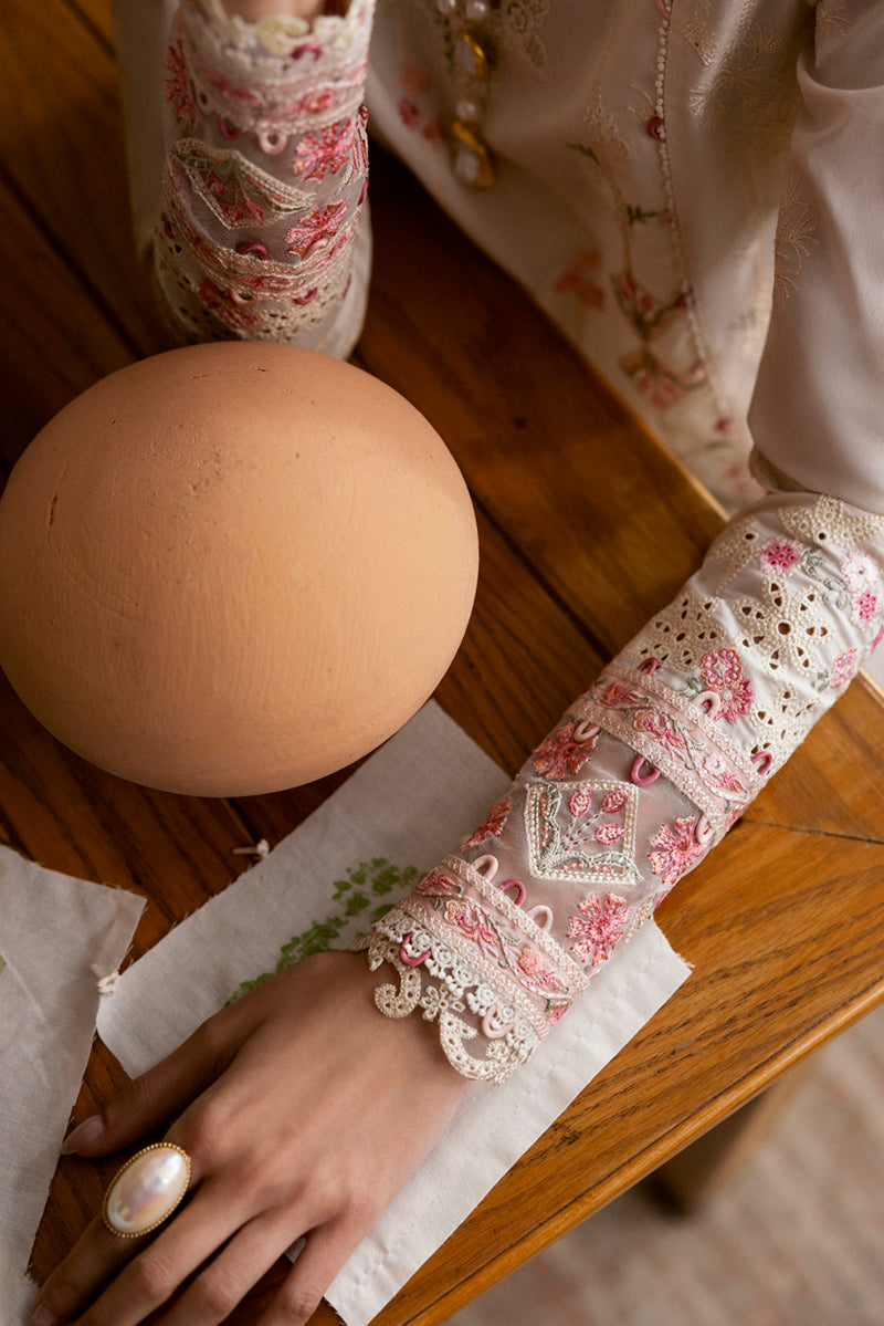 Qalamkar Qlinekari Lawn 25