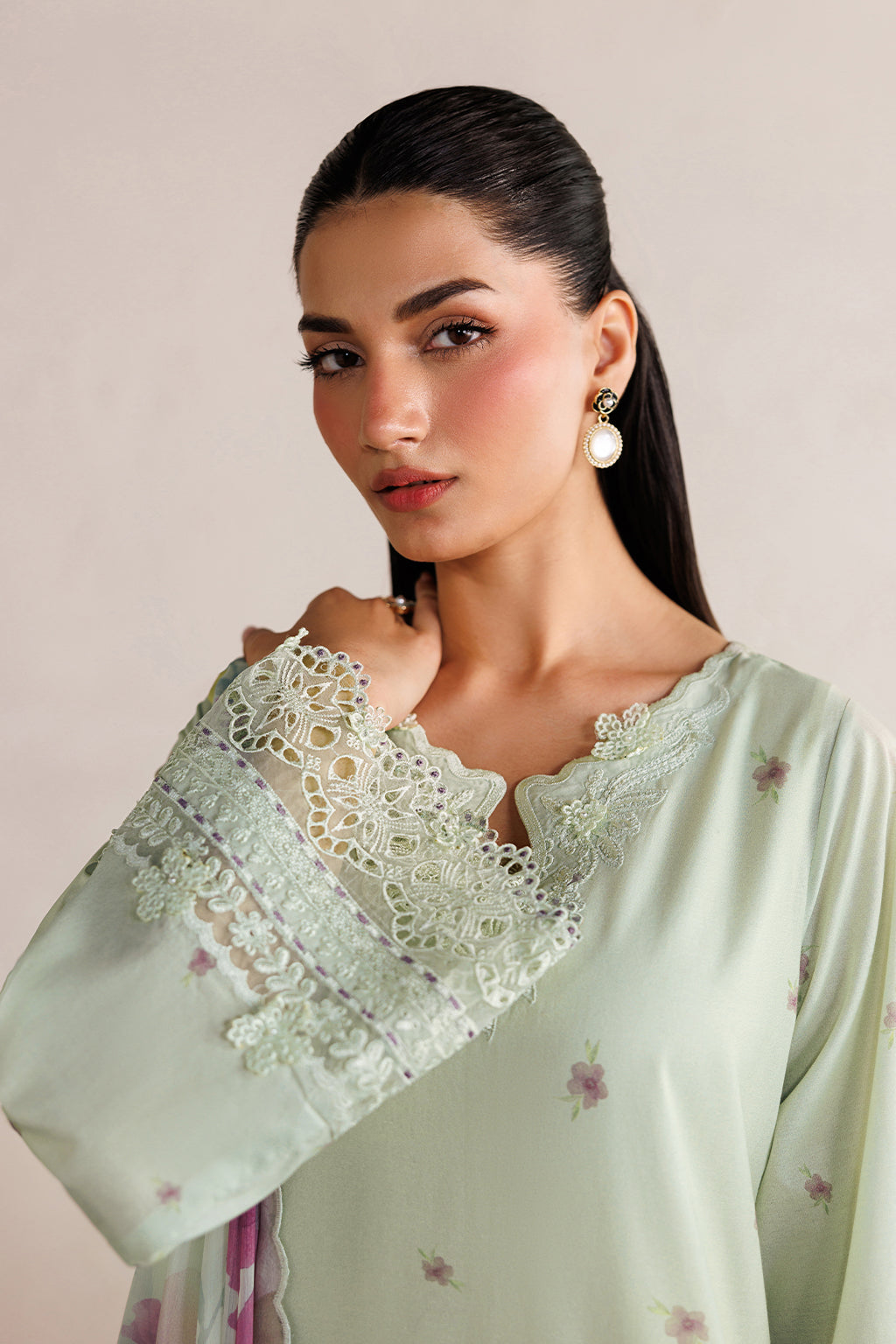 Iznik Festive Lawn 26