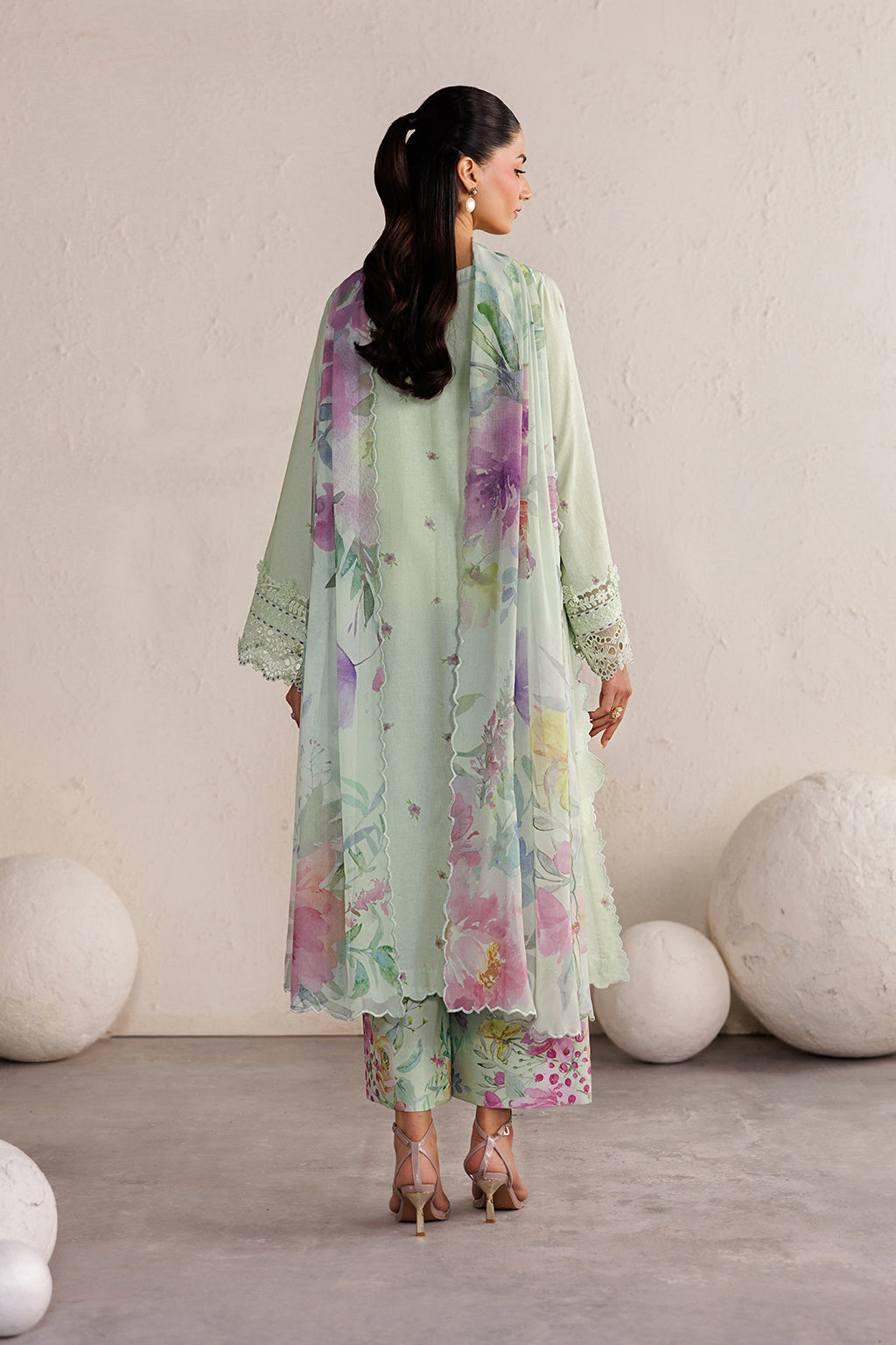 Iznik Festive Lawn 26