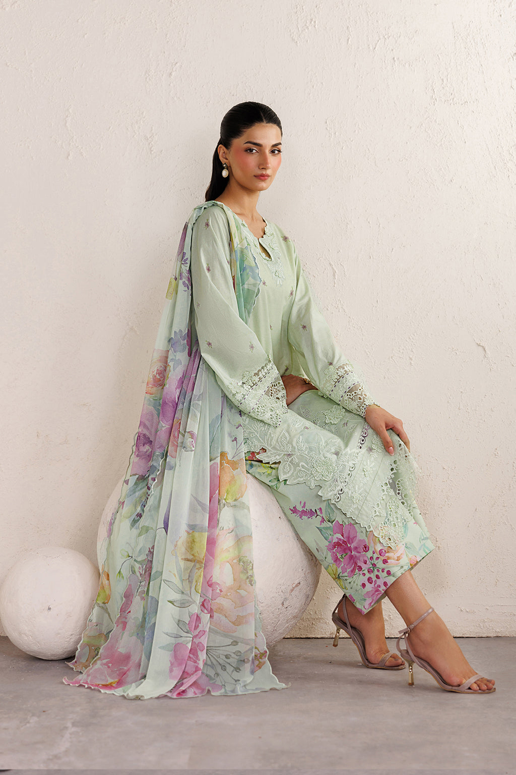Iznik Festive Lawn 26