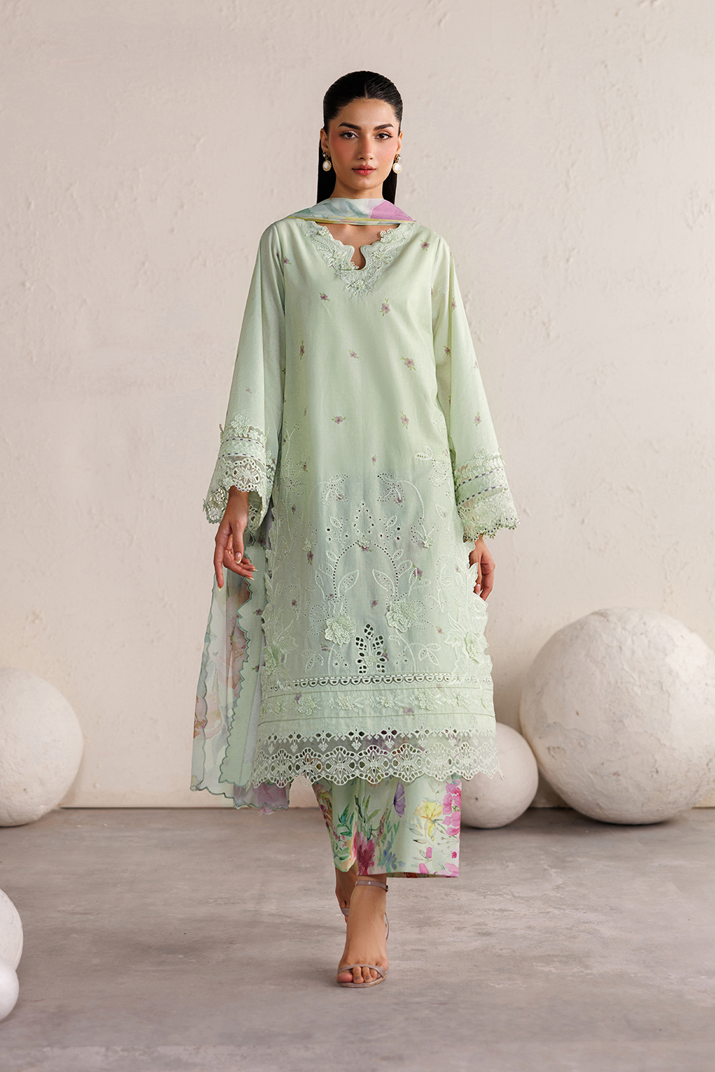 Iznik Festive Lawn 26