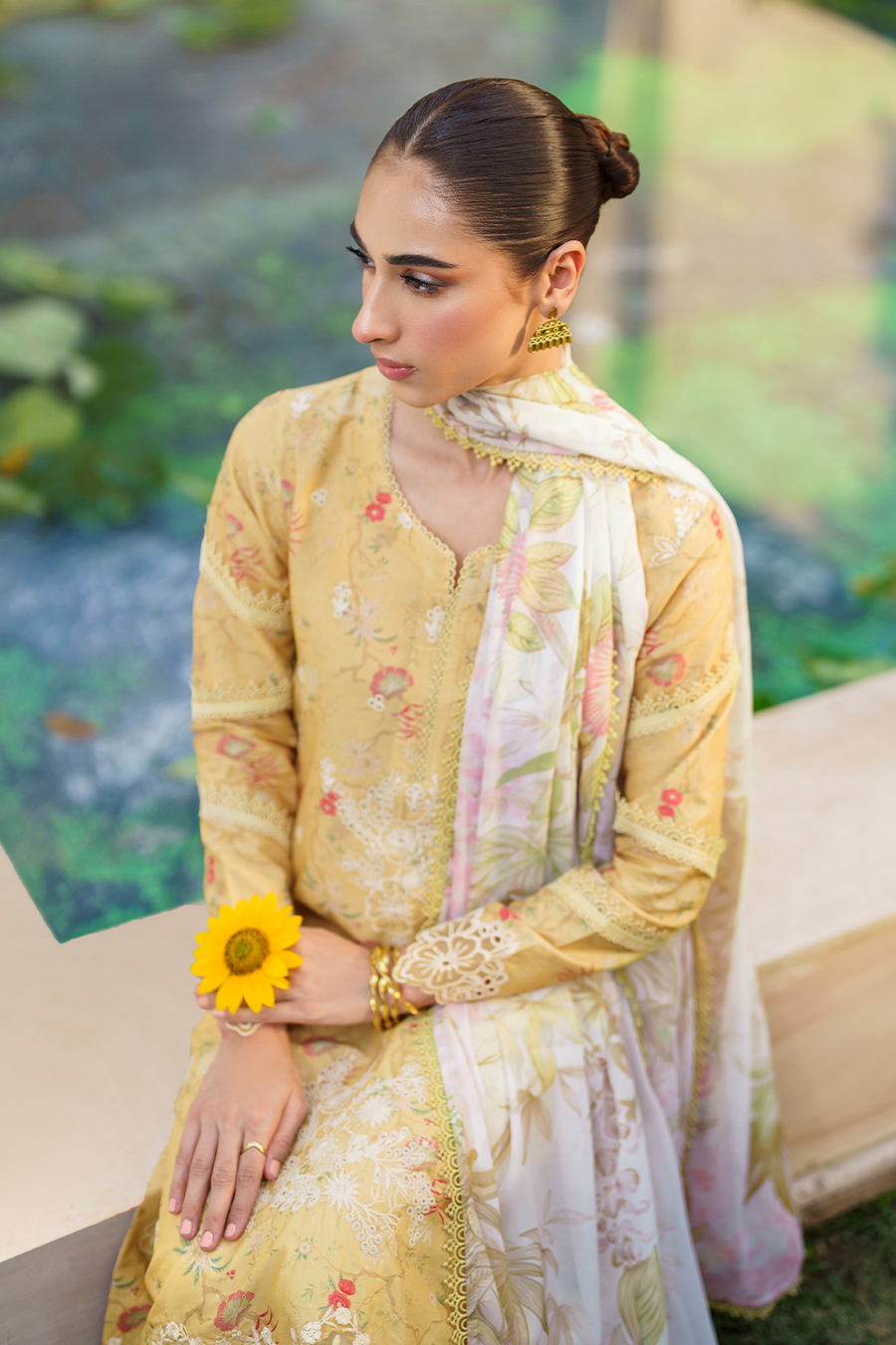 Iznik Festive Luxury Lawn Collection 24 (09)