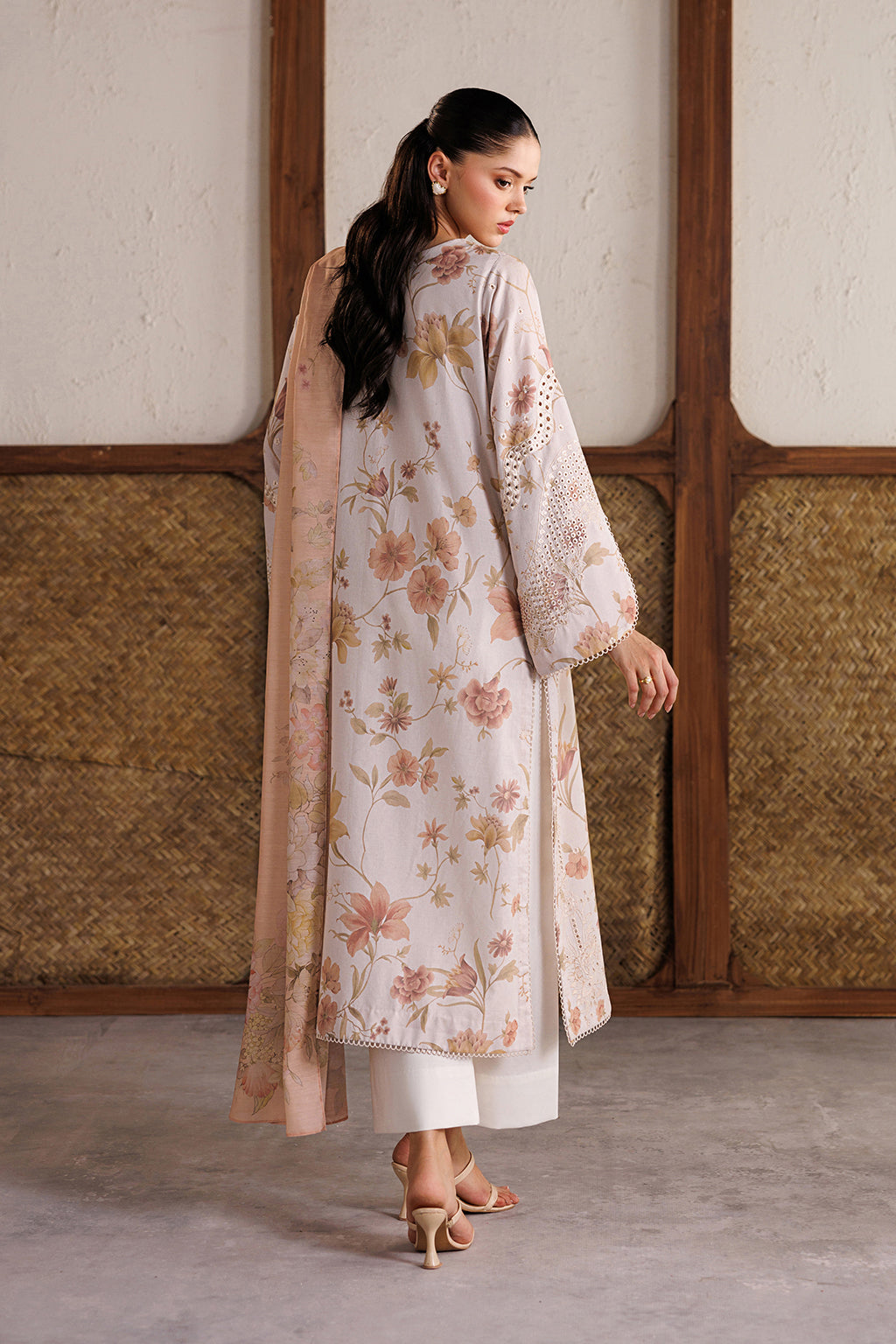 Iznik Festive Lawn 26