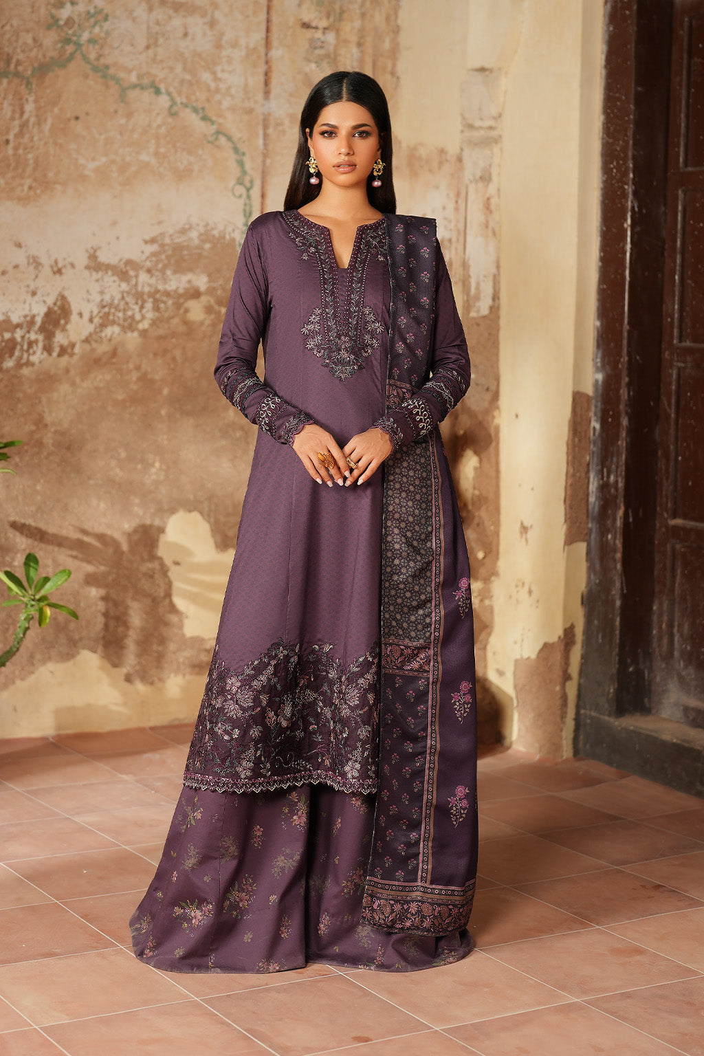 Pre Fall '25 By Iznik