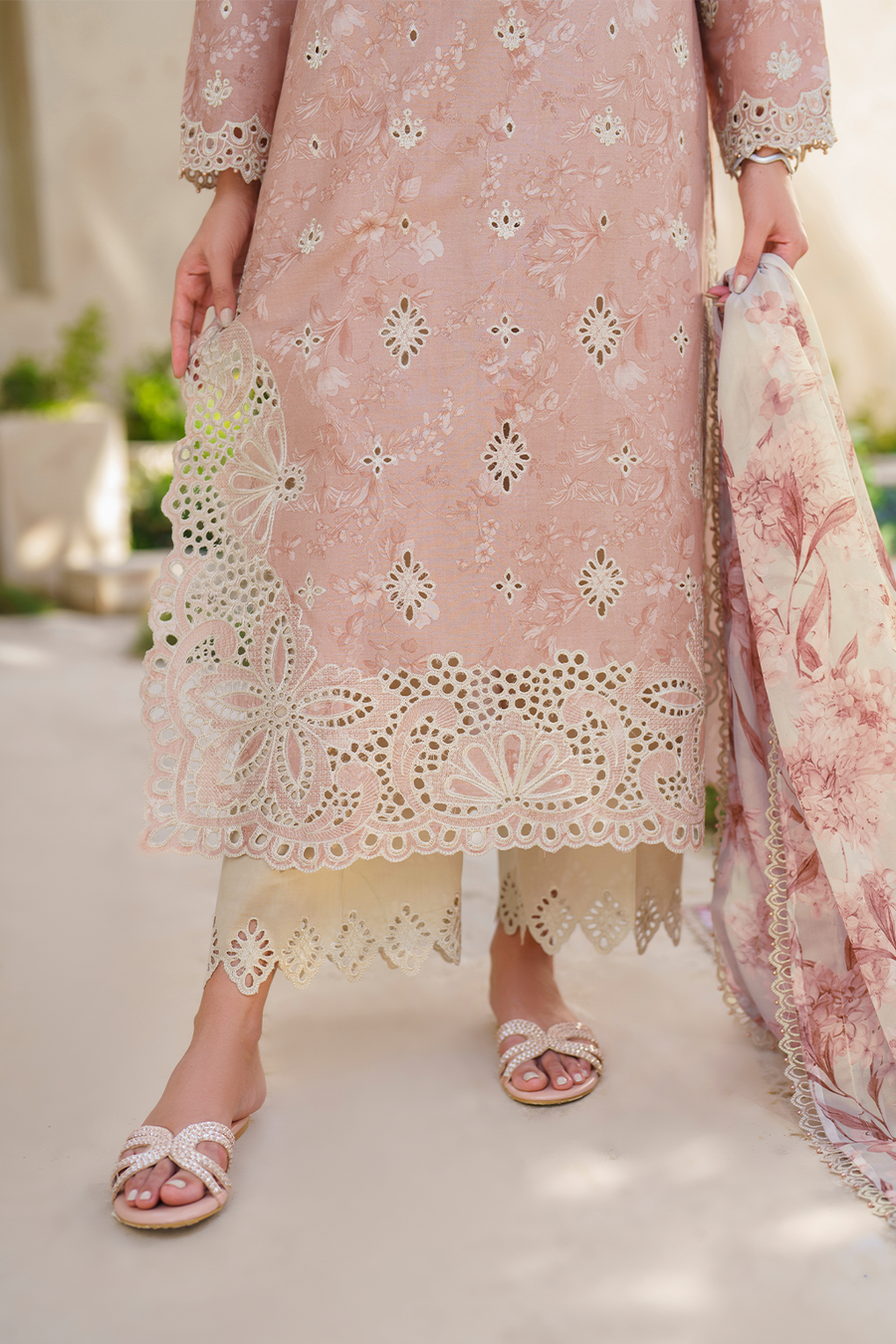 Iznik Festive Luxury Lawn Collection 24 (11)