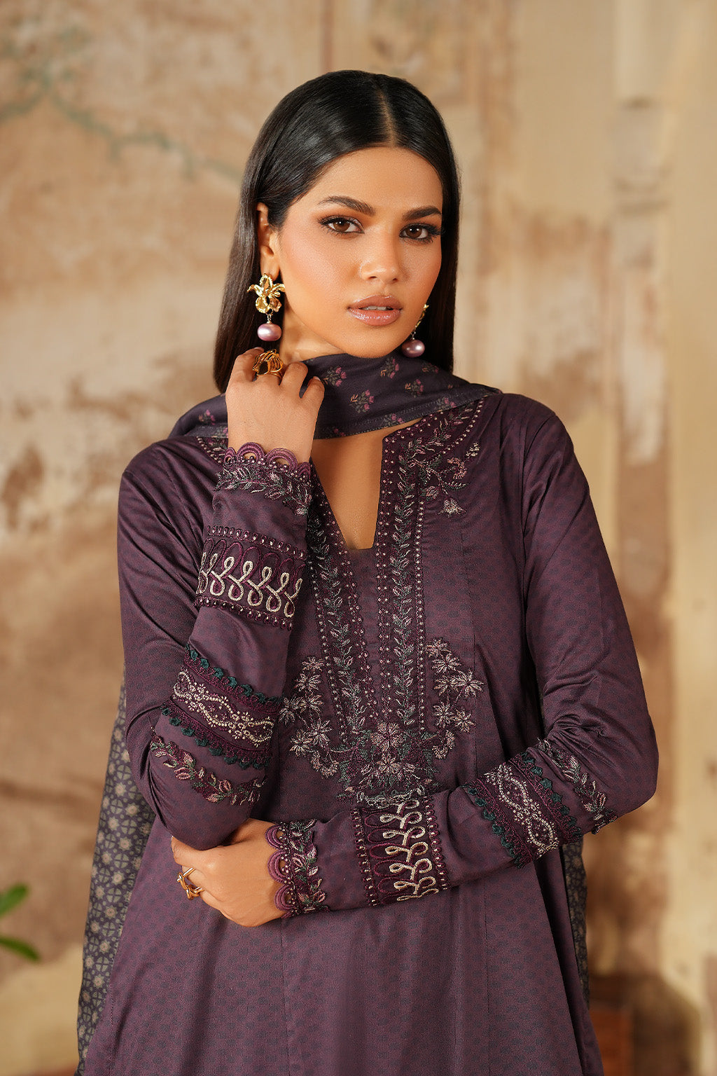 Pre Fall '25 By Iznik