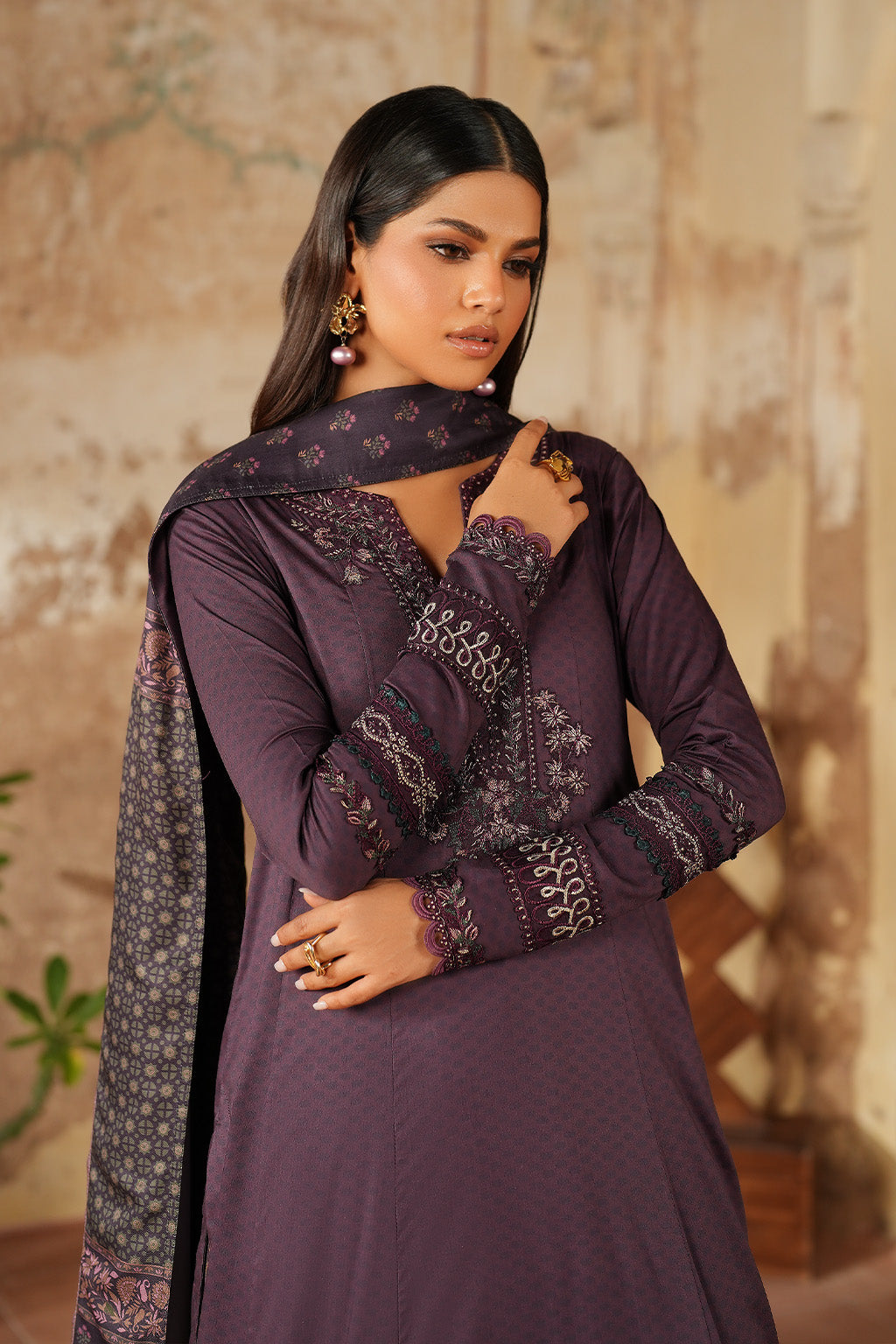 Pre Fall '25 By Iznik