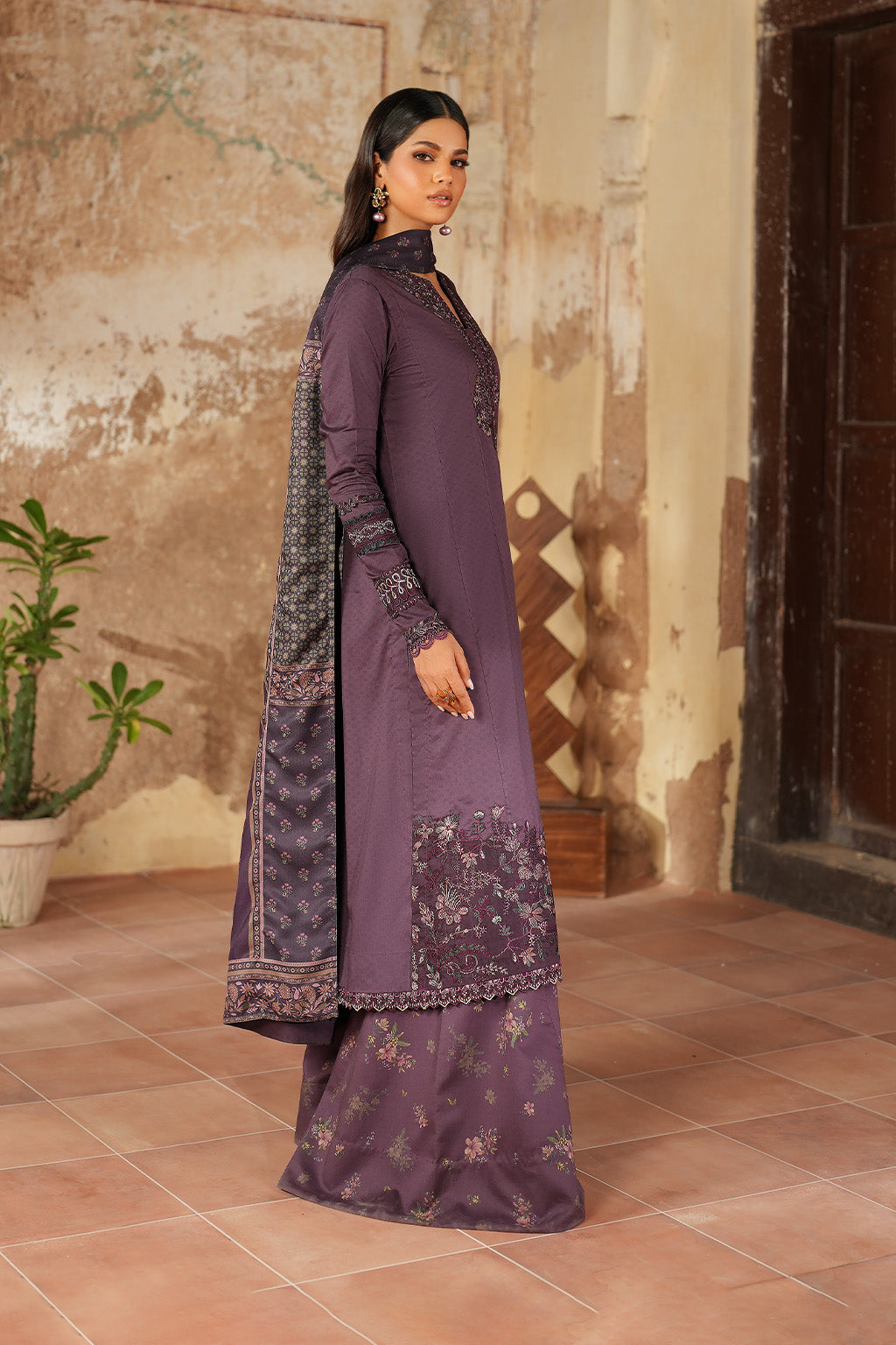 Pre Fall '25 By Iznik
