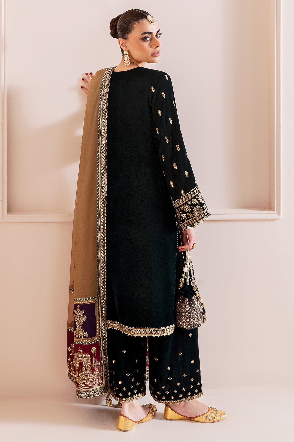 Chandani Velvet Formals '25 By Jazmin