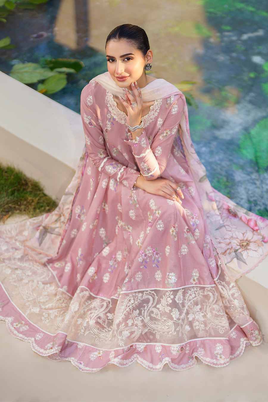 Iznik Festive Luxury Lawn Collection 24 (08)