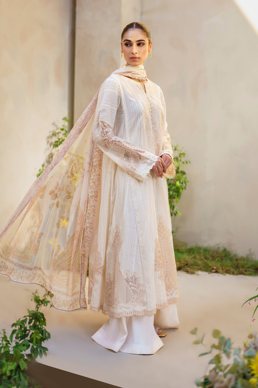 Iznik Festive Luxury Lawn Collection 24 (03)