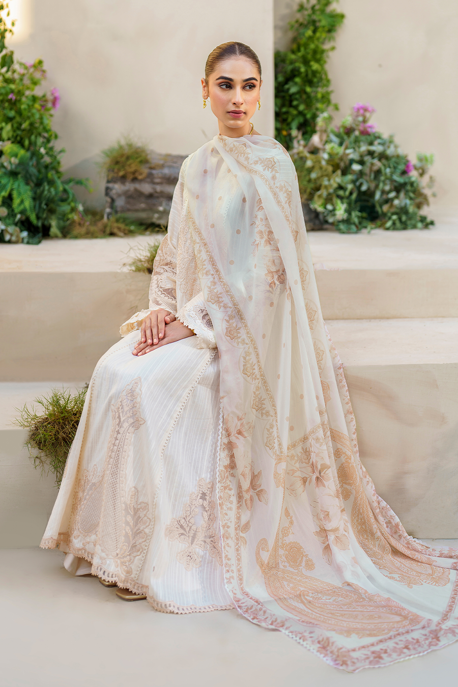 Iznik Festive Luxury Lawn Collection 24 (03)