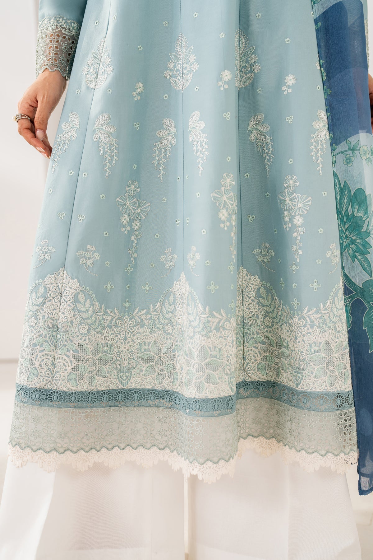 Xenia Le'Essence Summer 26