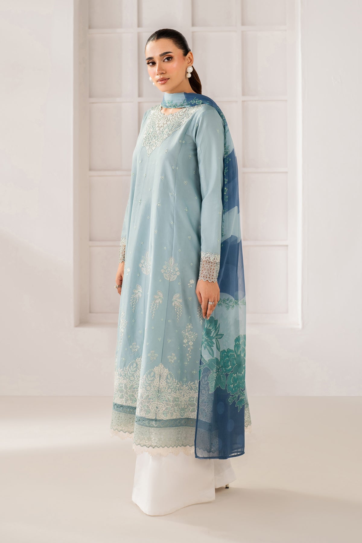 Xenia Le'Essence Summer 26