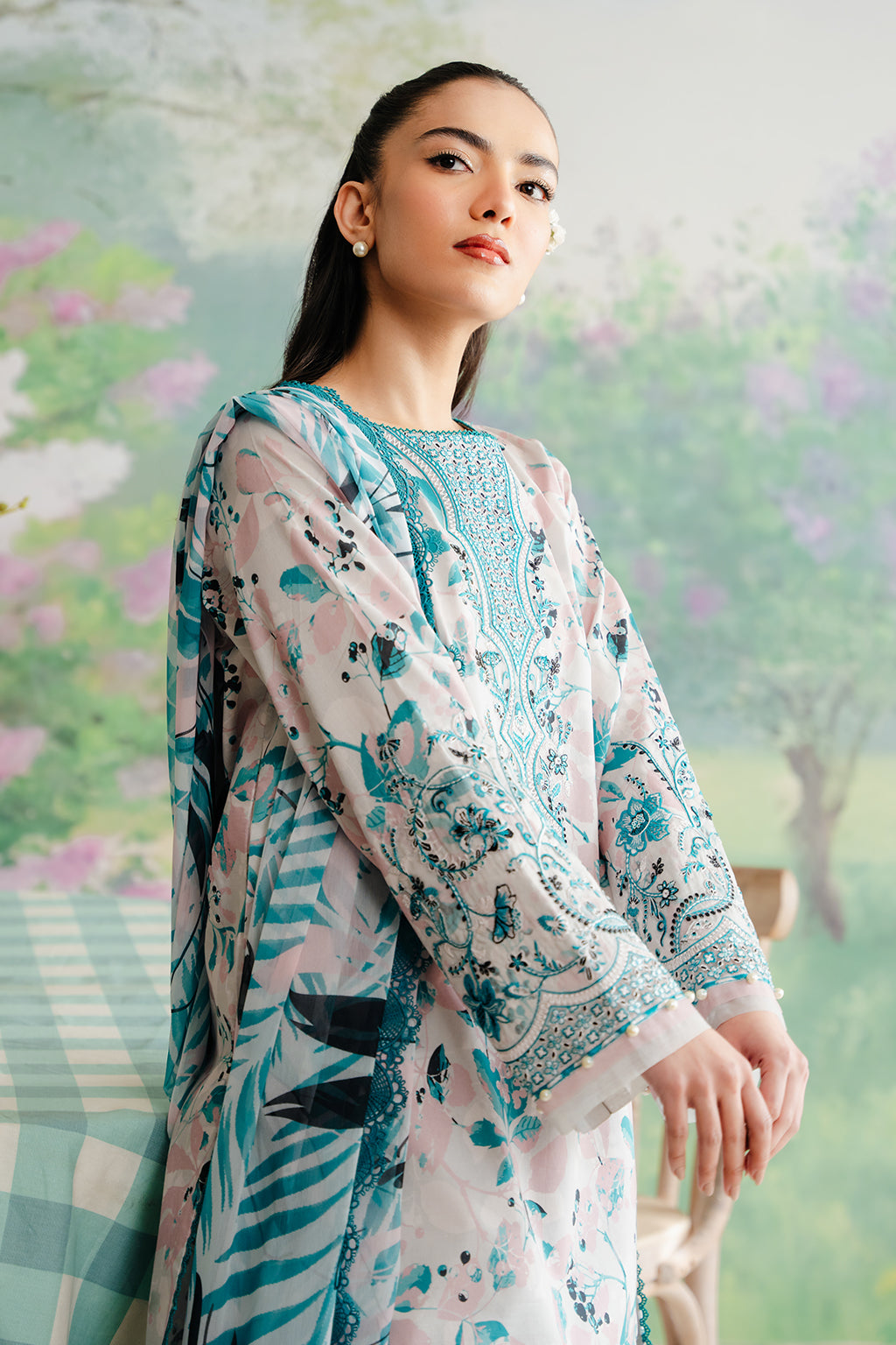 The Floral Charm Lawn Collection By Afrozeh 05