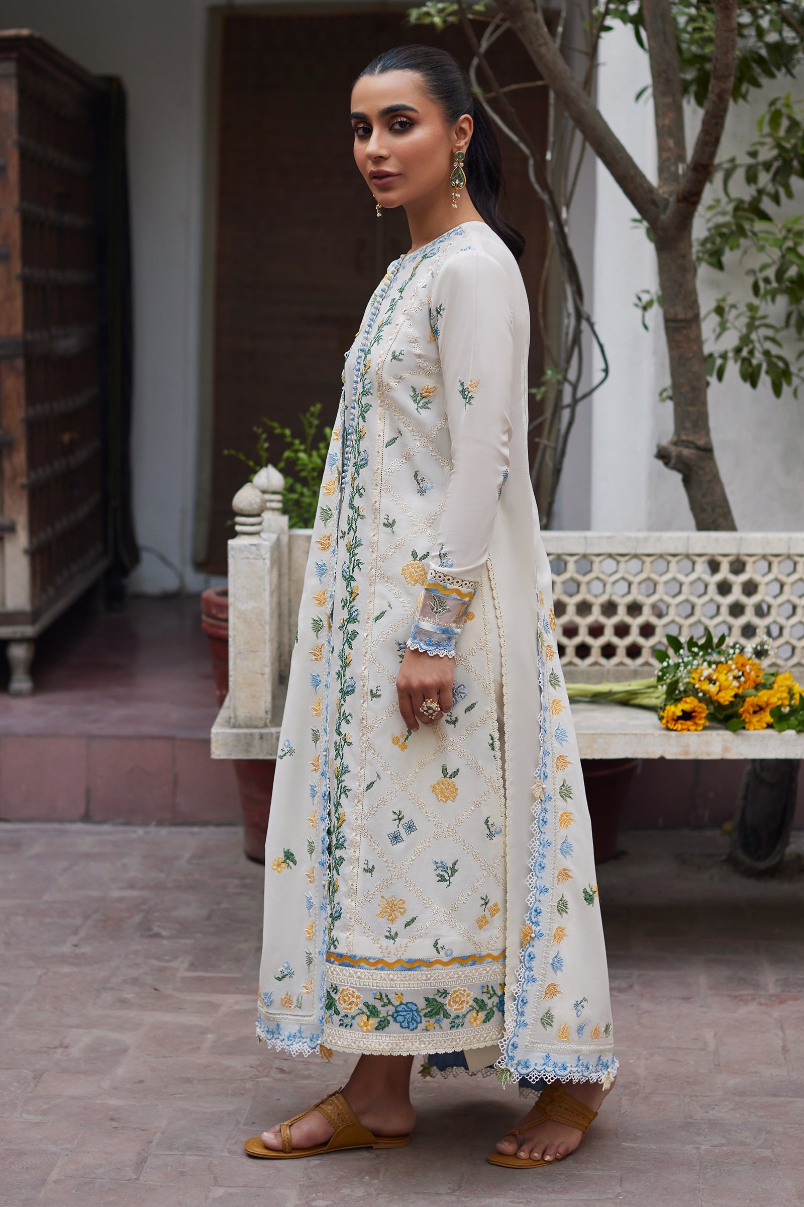 Zaha Luxury Embroidered Lawn Collection By Khadija Shah 24 (08)